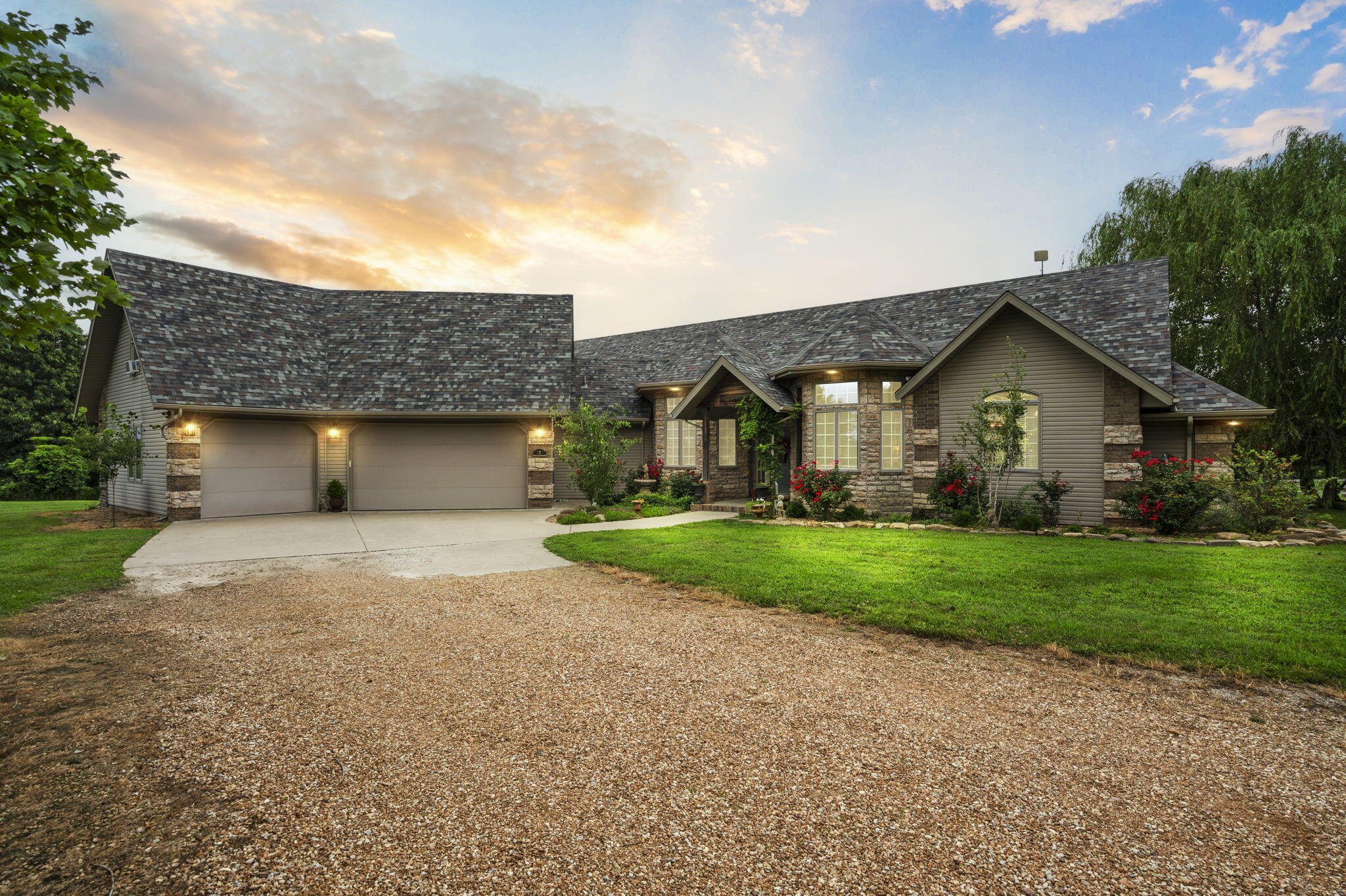 121 Stonehaven Drive