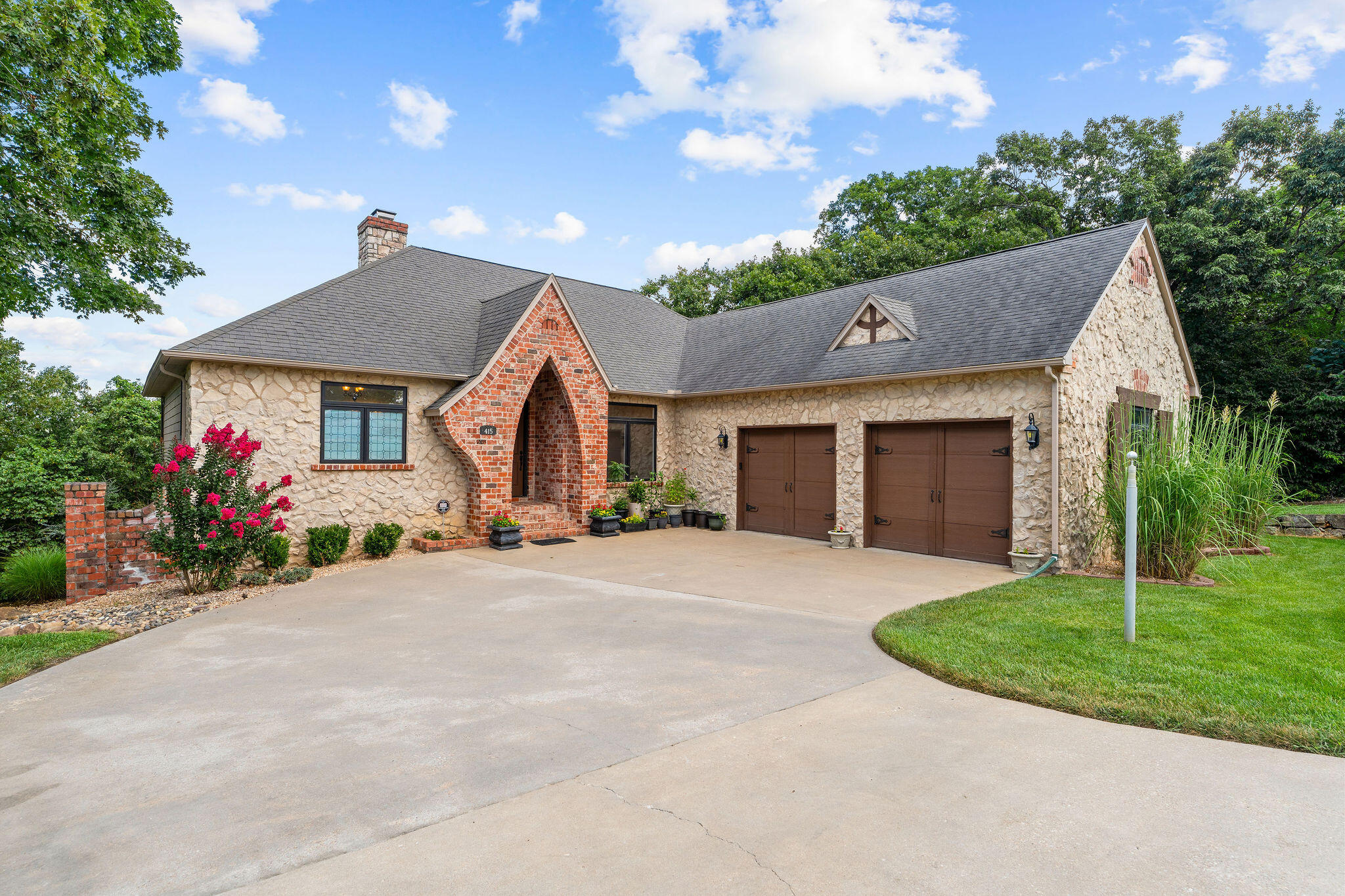 415 Arizona Drive Property Photo 1