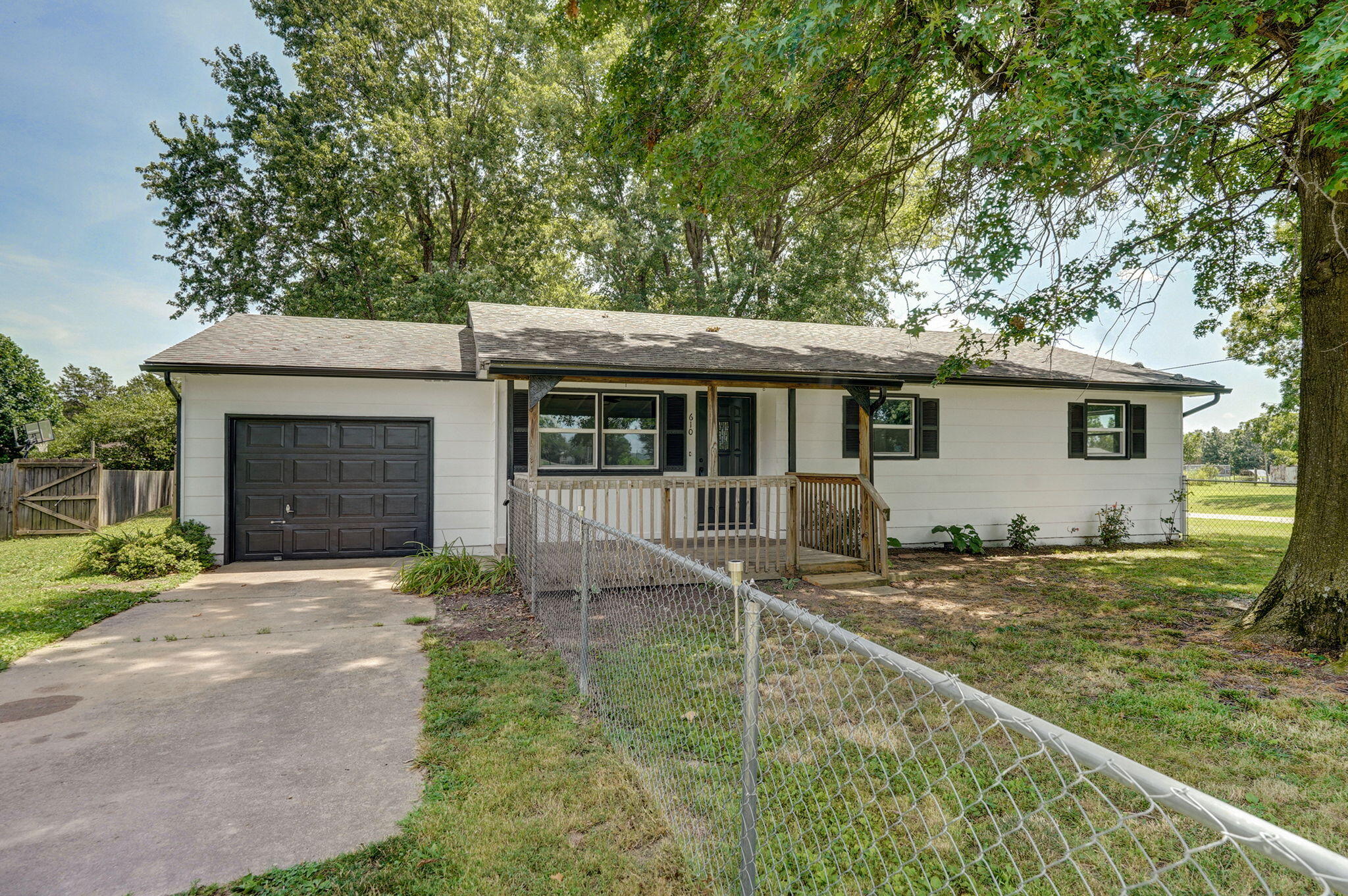 610 South Fiske Street Property Photo 1