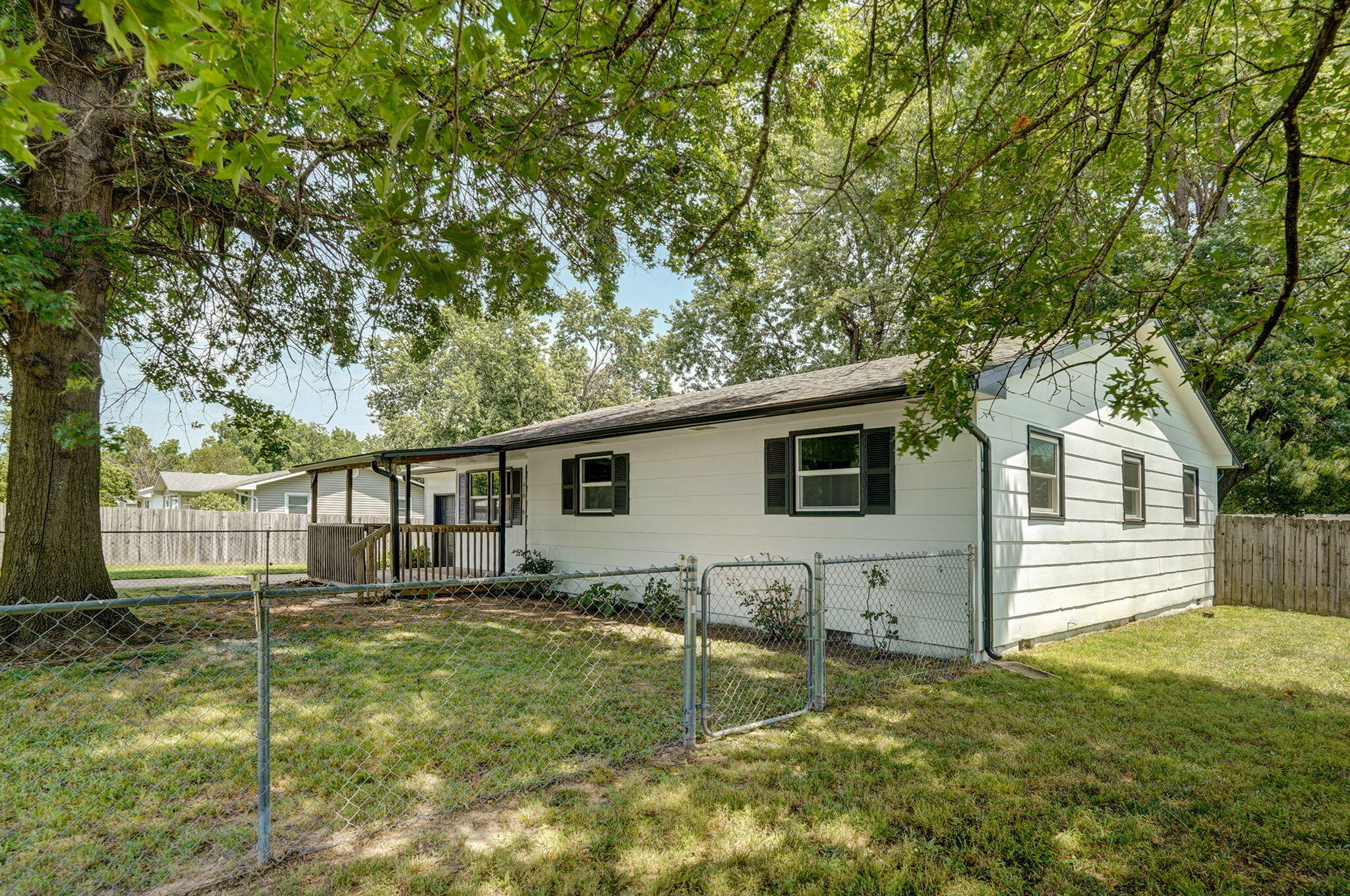 610 South Fiske Street Property Photo 3