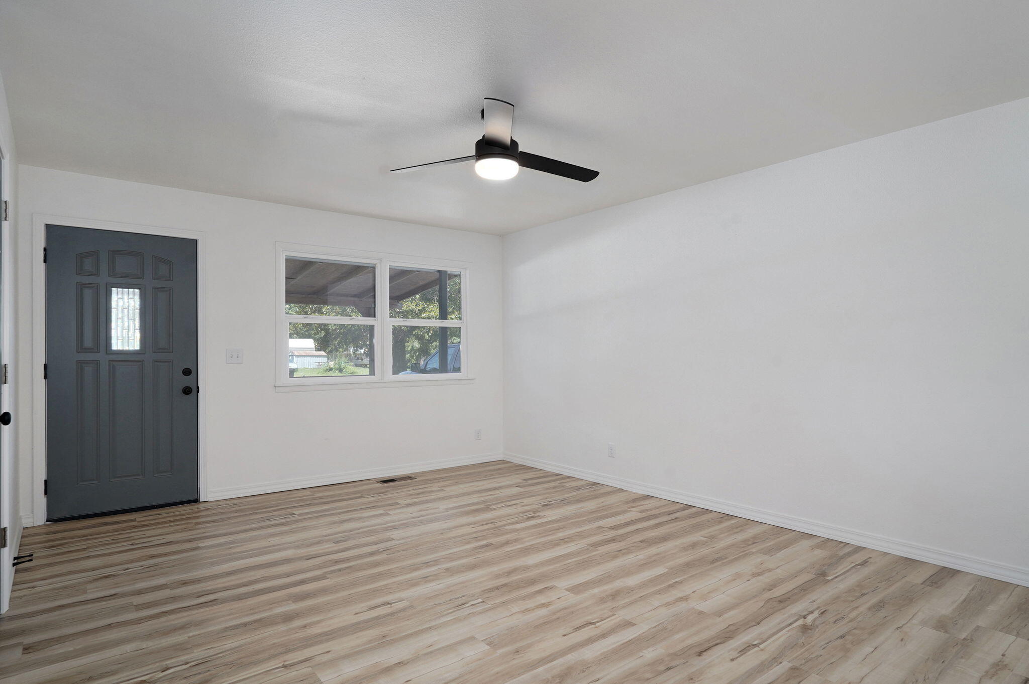 610 South Fiske Street Property Photo 6