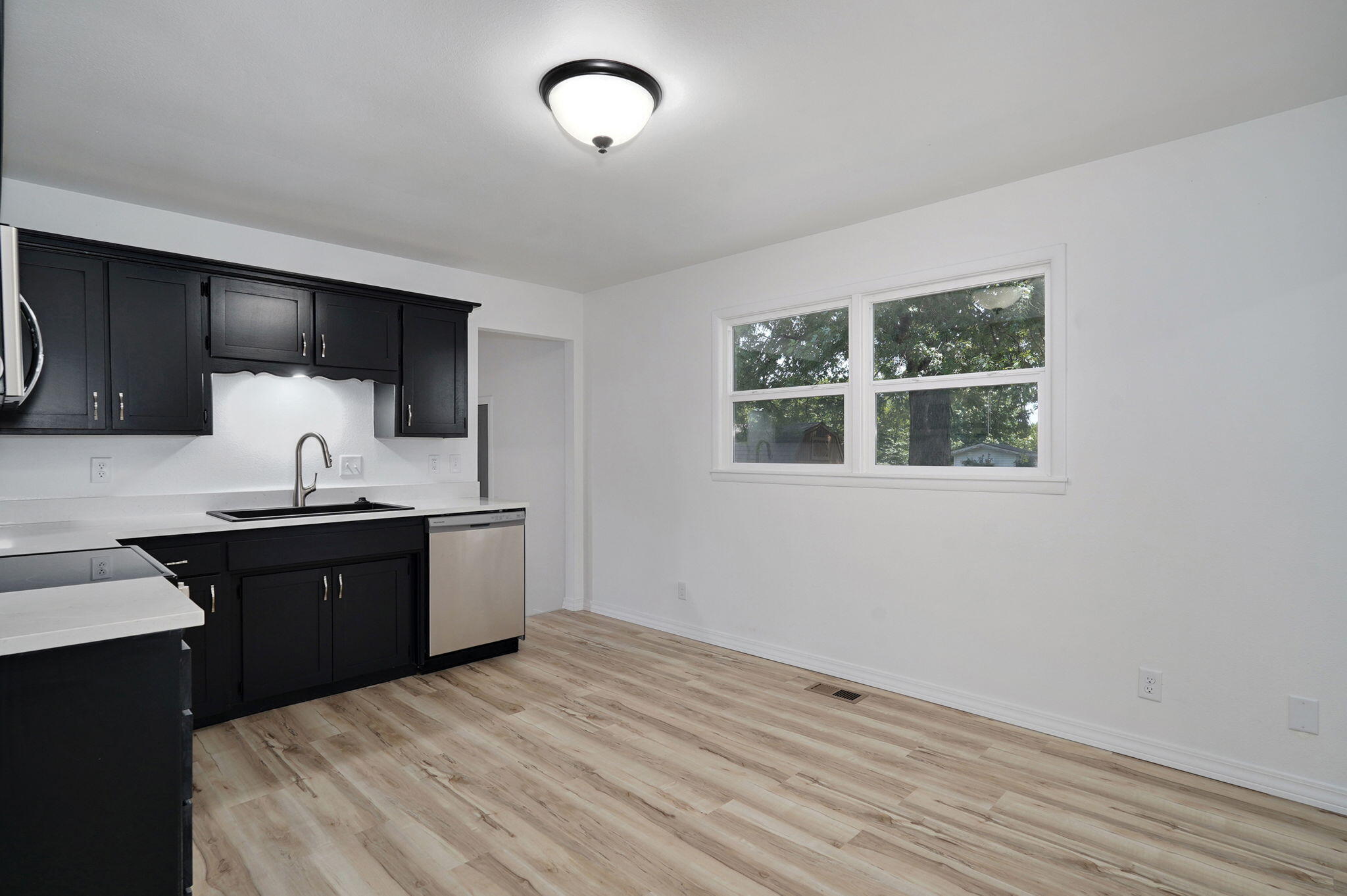 610 South Fiske Street Property Photo 10