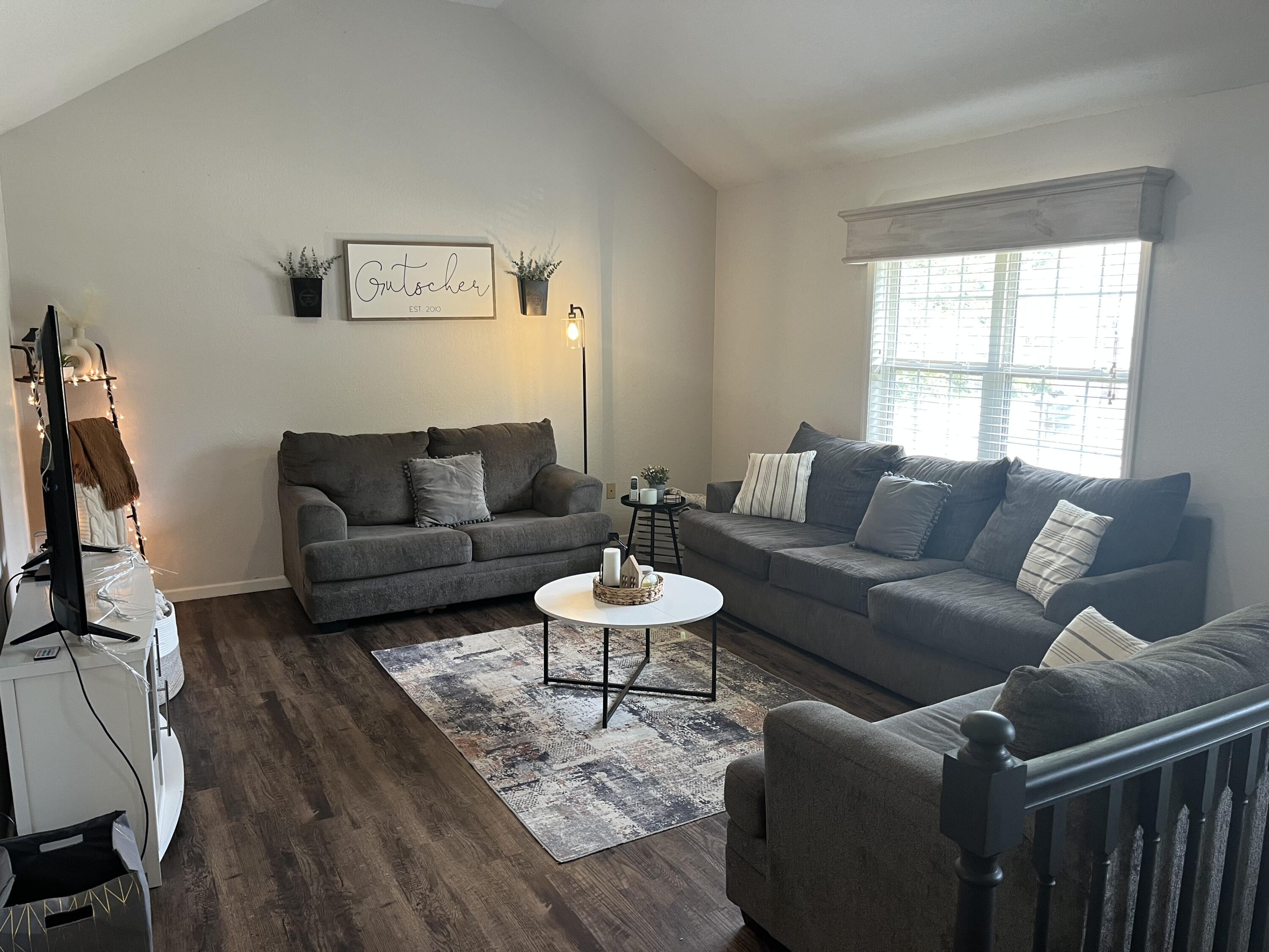 829 Rosemary Avenue Property Photo 3