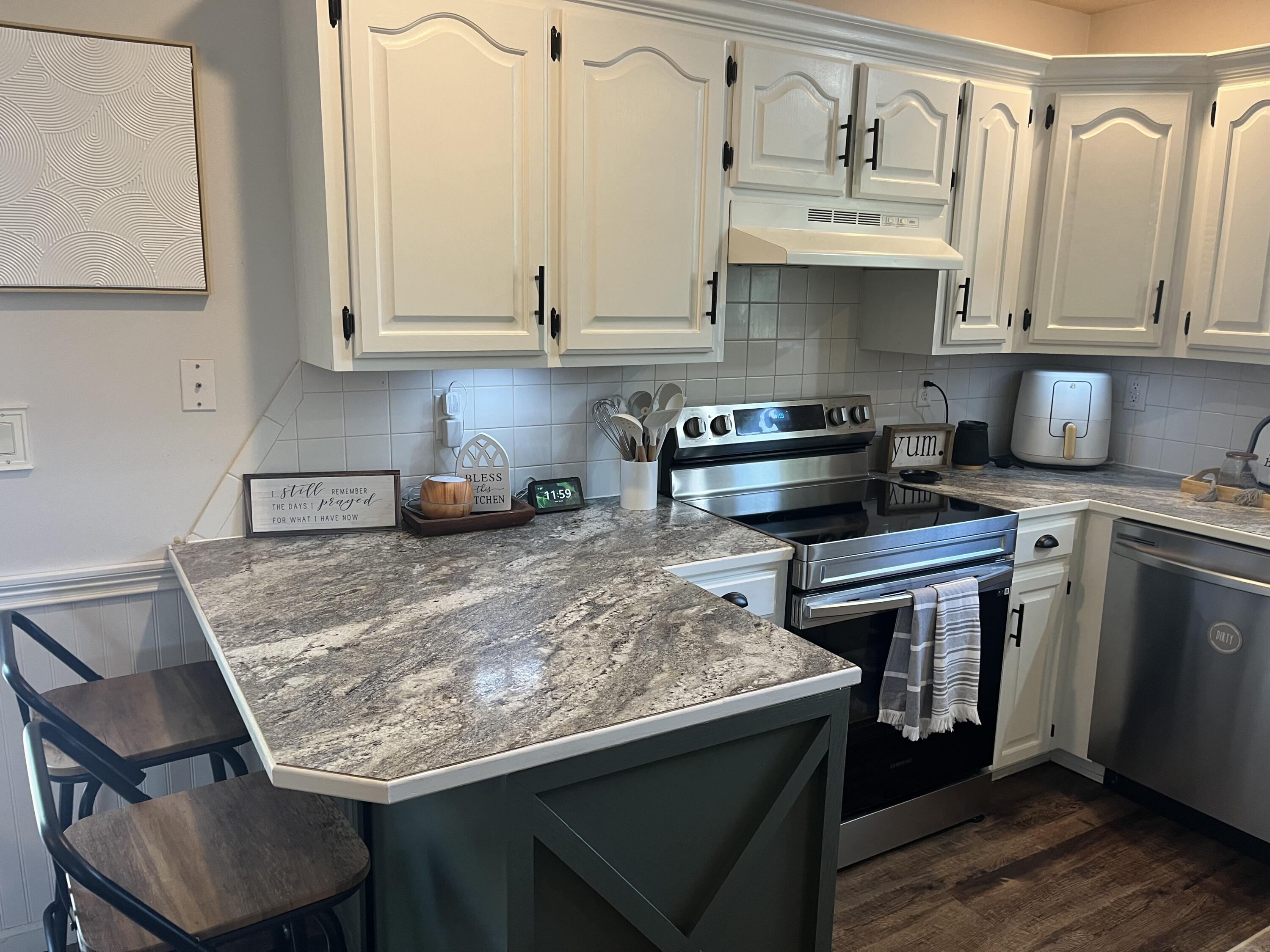 829 Rosemary Avenue Property Photo 8