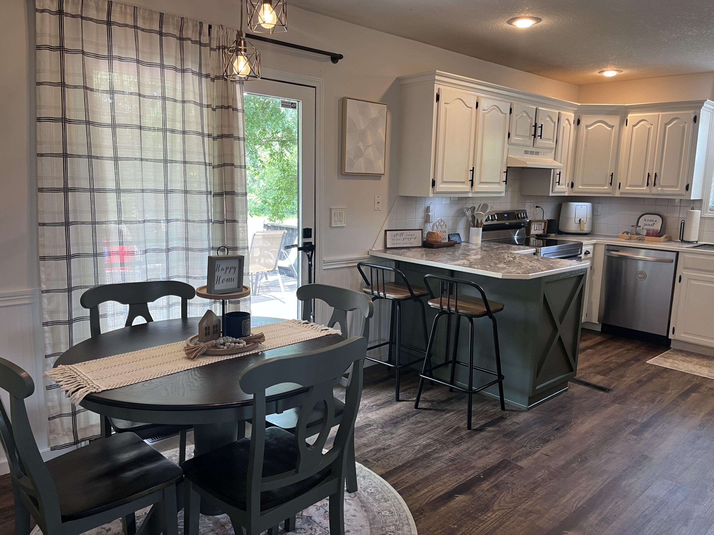 829 Rosemary Avenue Property Photo 14