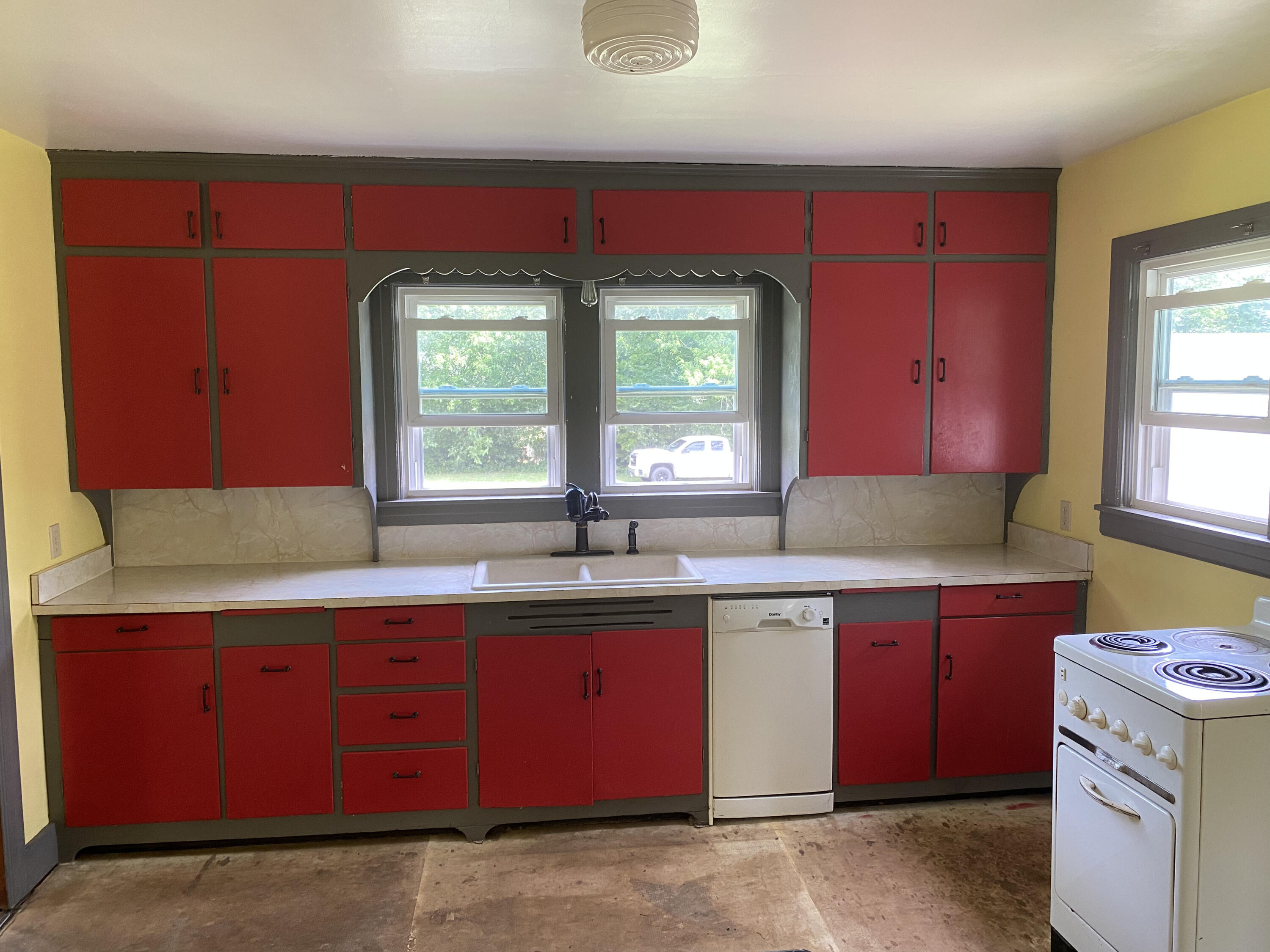 904 East Locust Street Property Photo 2