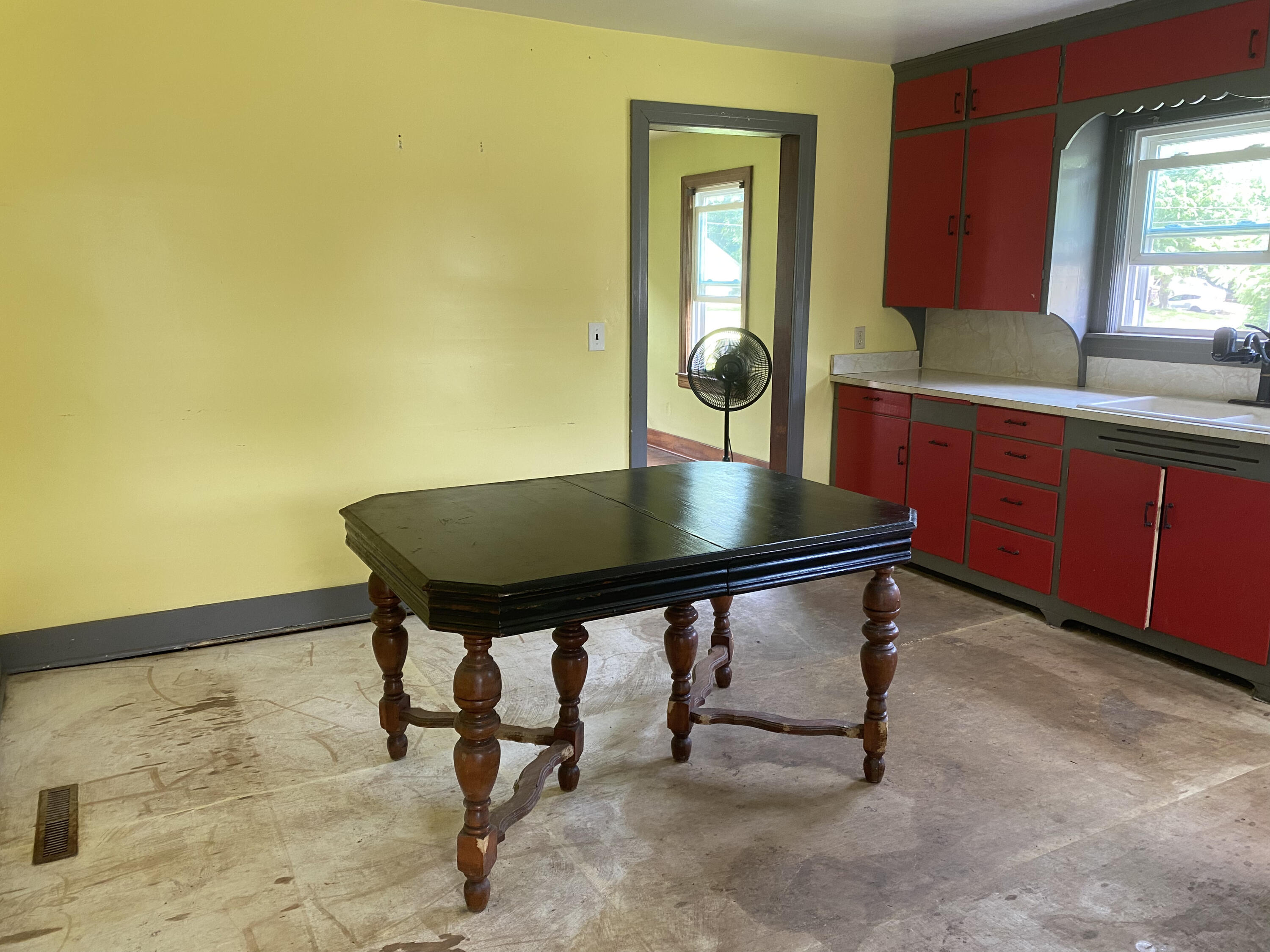 904 East Locust Street Property Photo 3