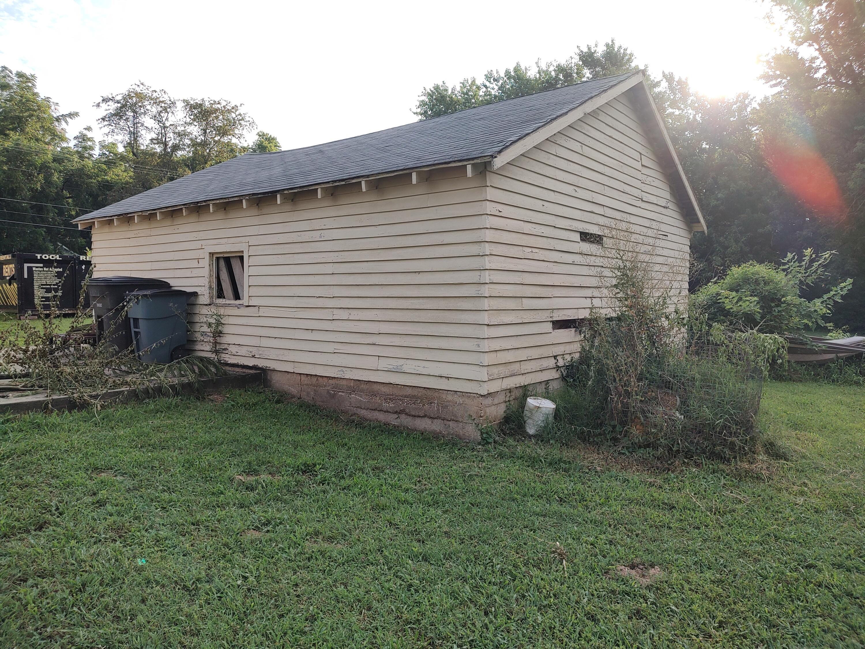 904 East Locust Street Property Photo 18