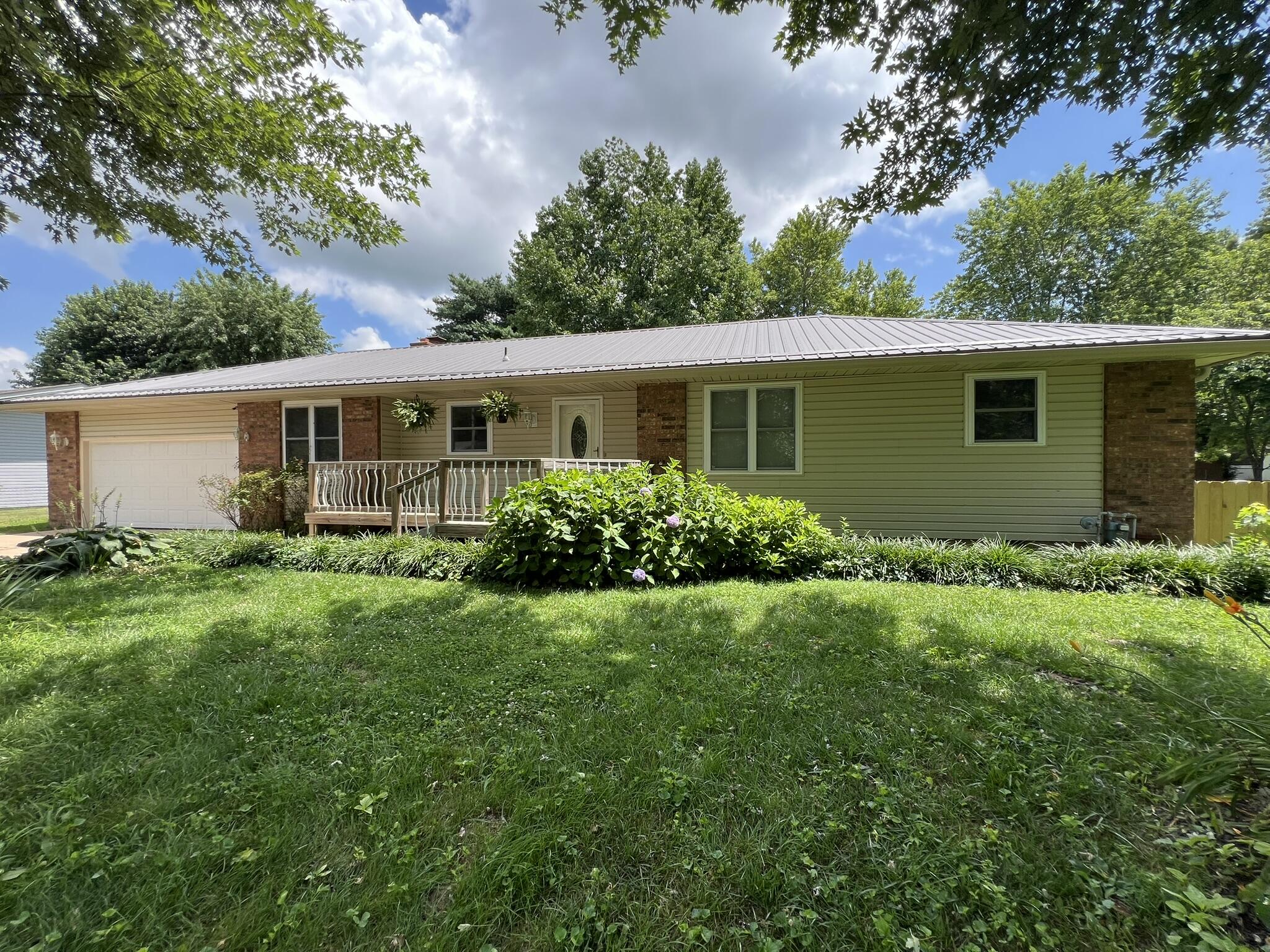 1102 Sunset Drive Property Photo 1