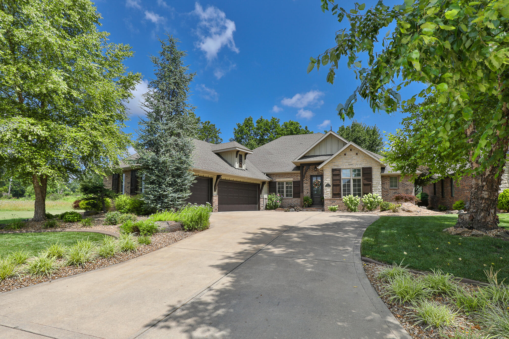 2703 East Chinkapin Lane