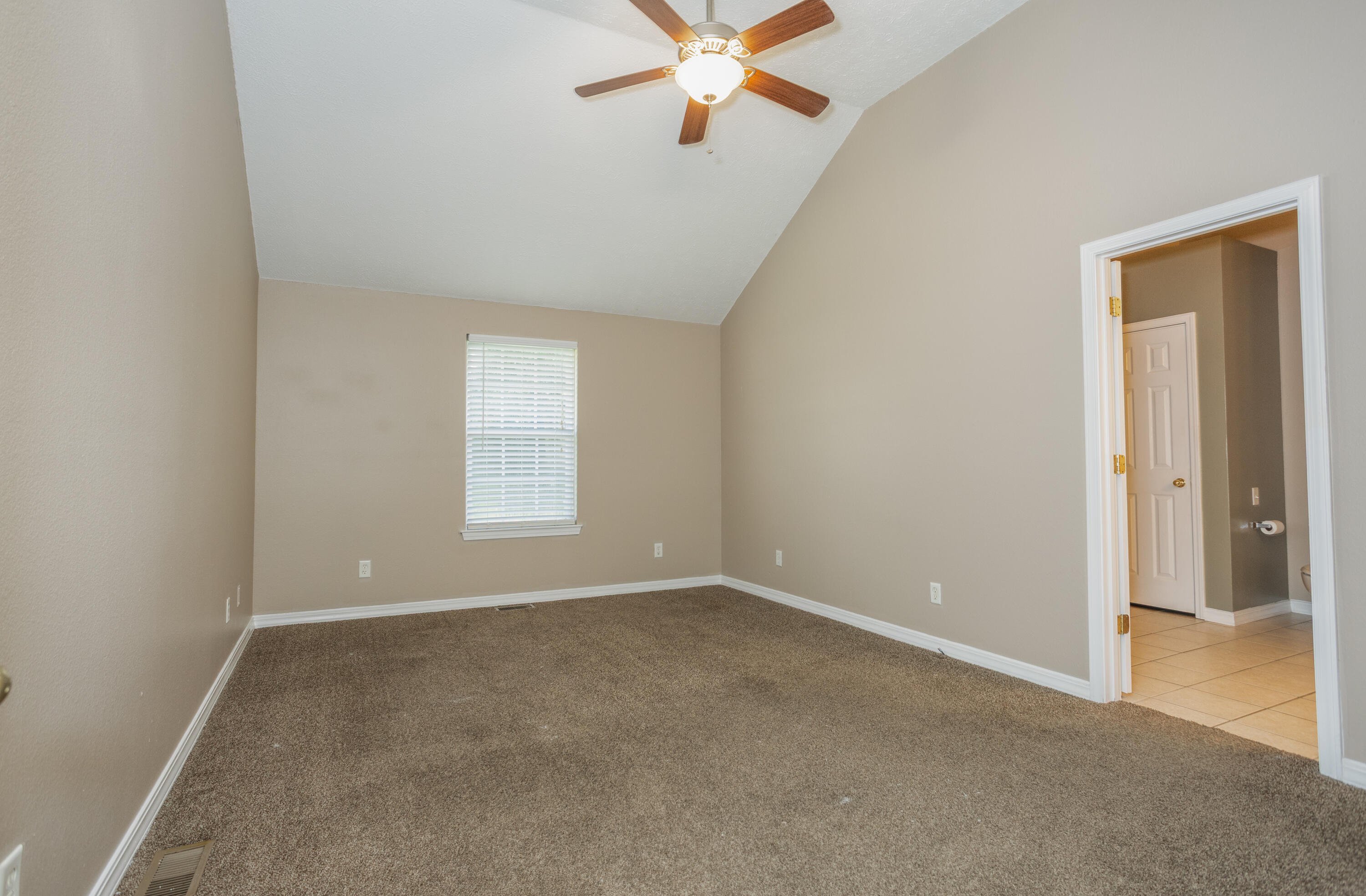 574 South Kings Gate Court Property Photo 13
