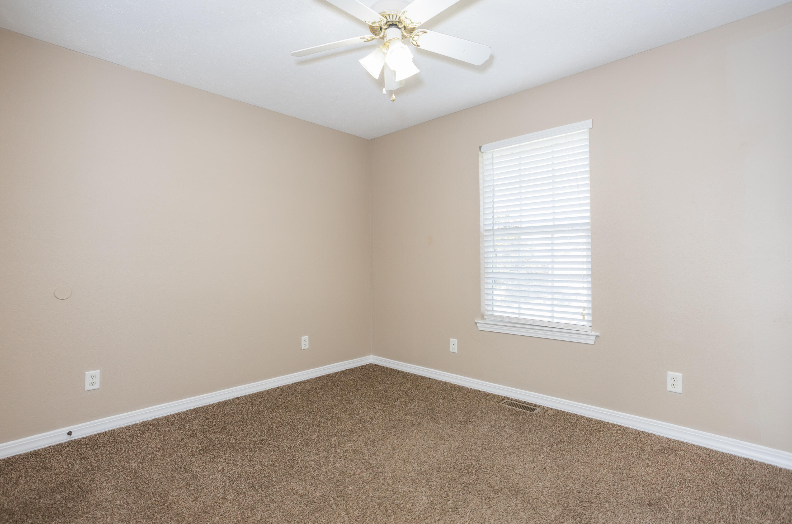 574 South Kings Gate Court Property Photo 17