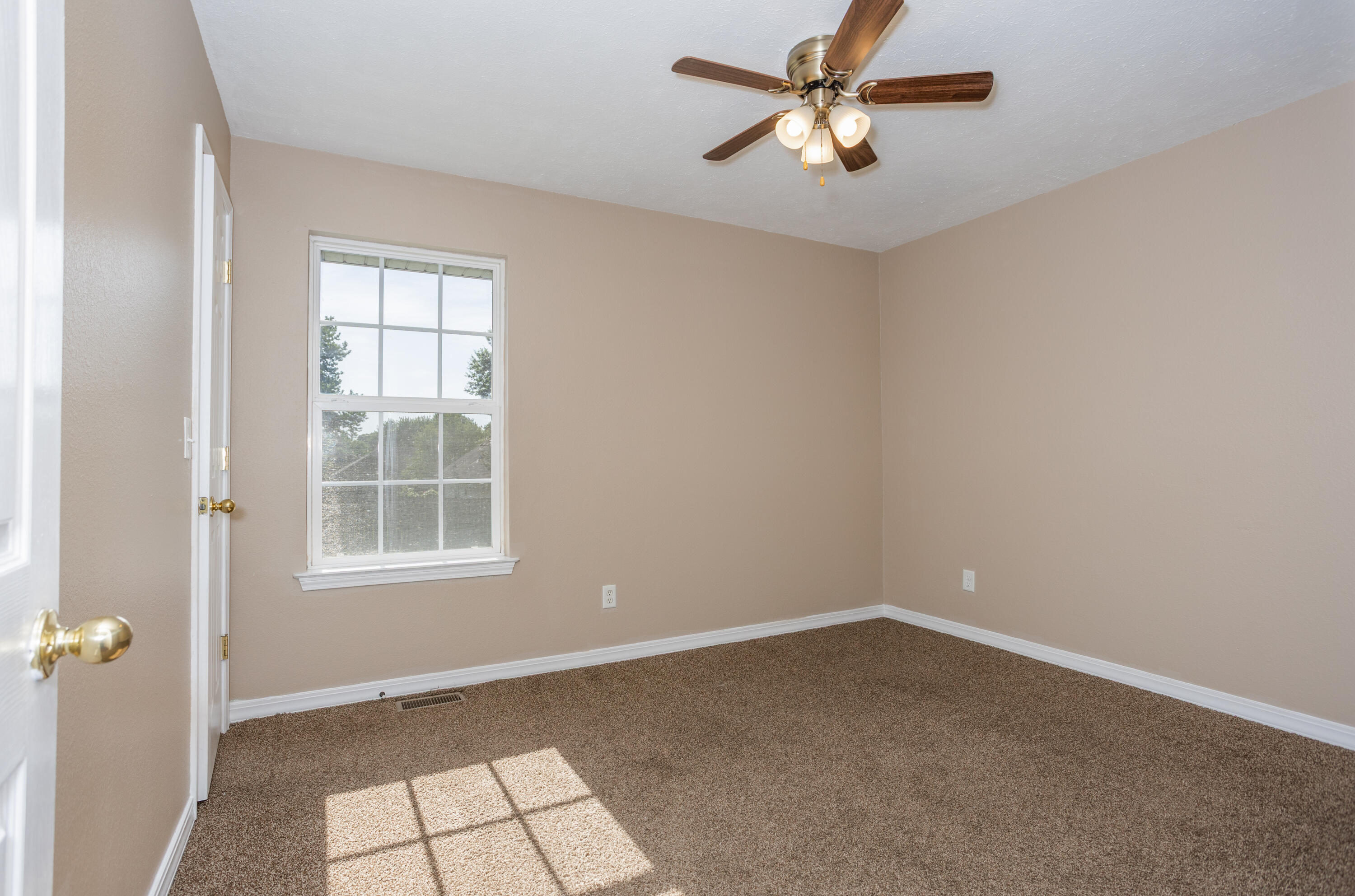 574 South Kings Gate Court Property Photo 18