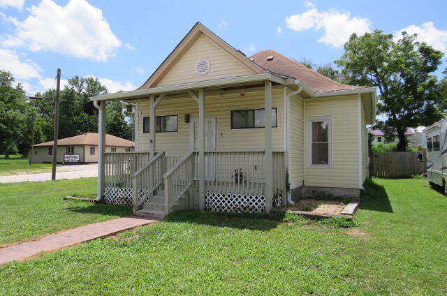 401 West Commercial Street Property Photo 1