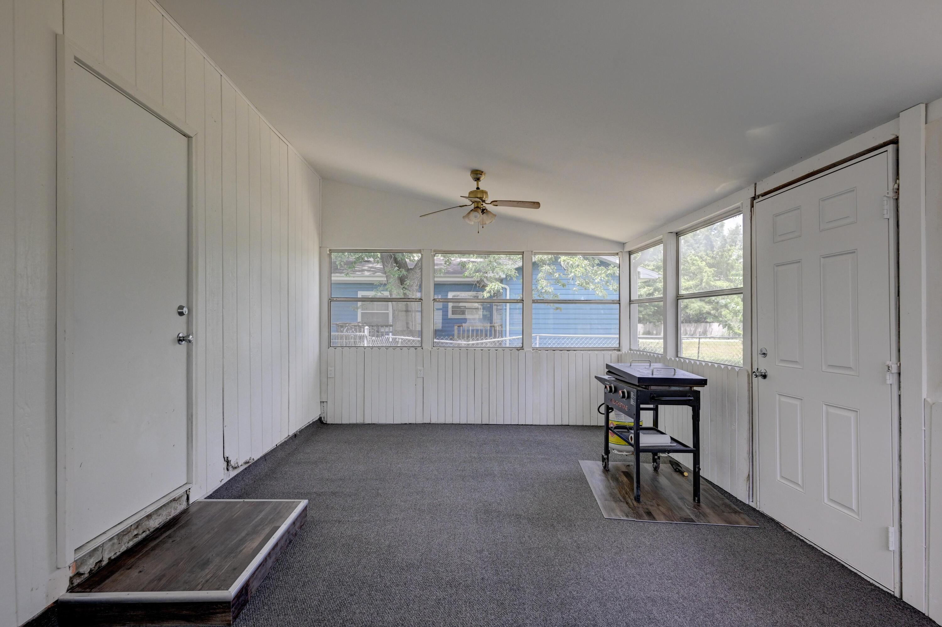 305 Verbryck Street Property Photo 28