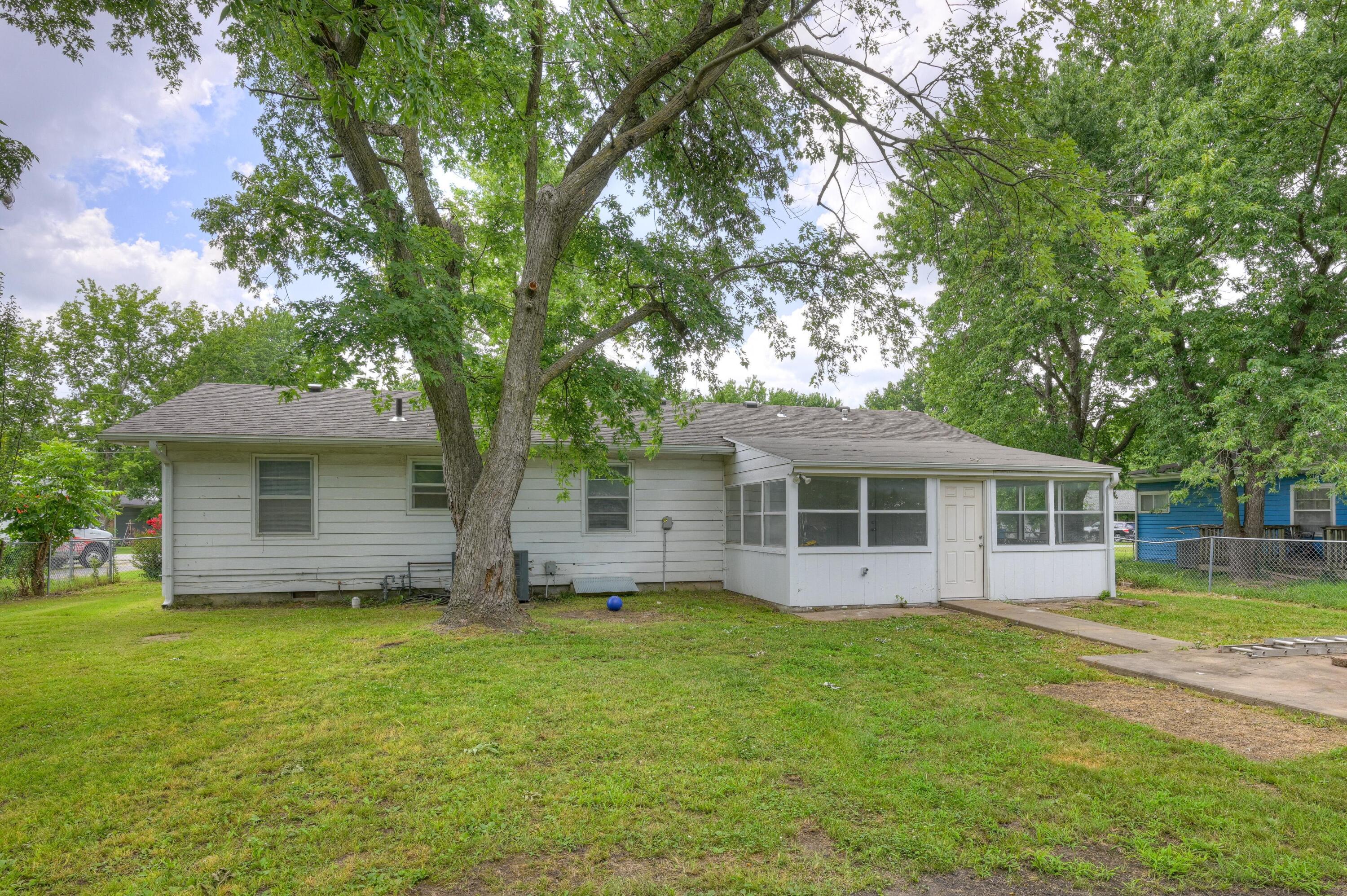 305 Verbryck Street Property Photo 31