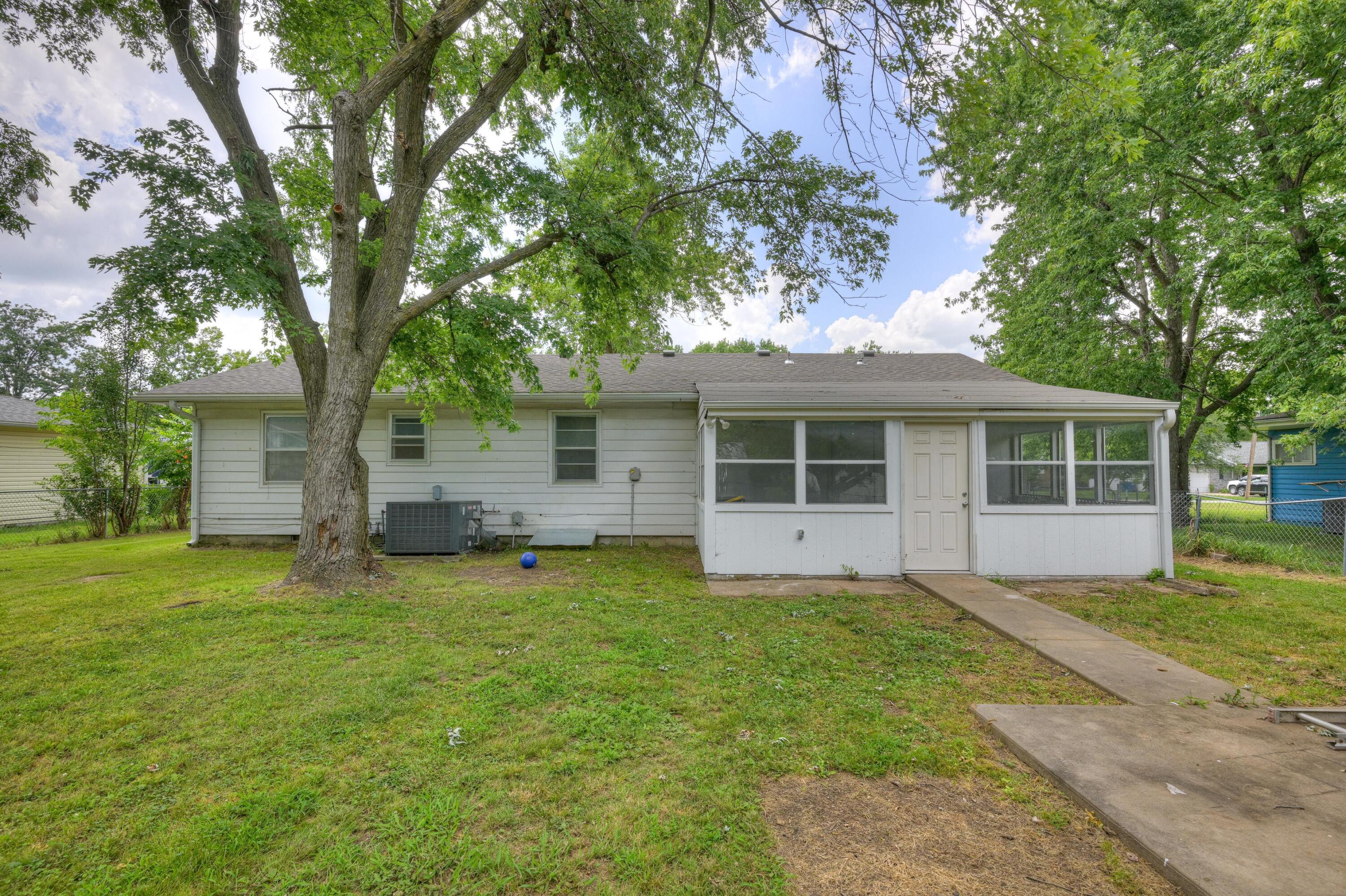 305 Verbryck Street Property Photo 32
