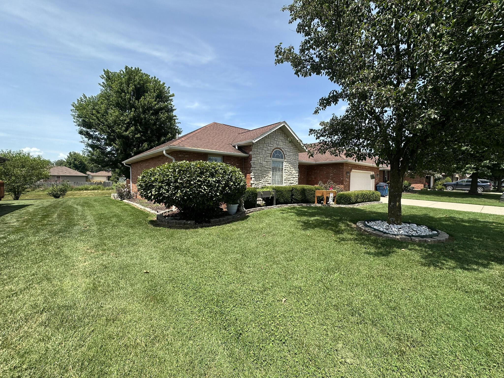 1105 East Eagle Rock Drive Property Photo 2