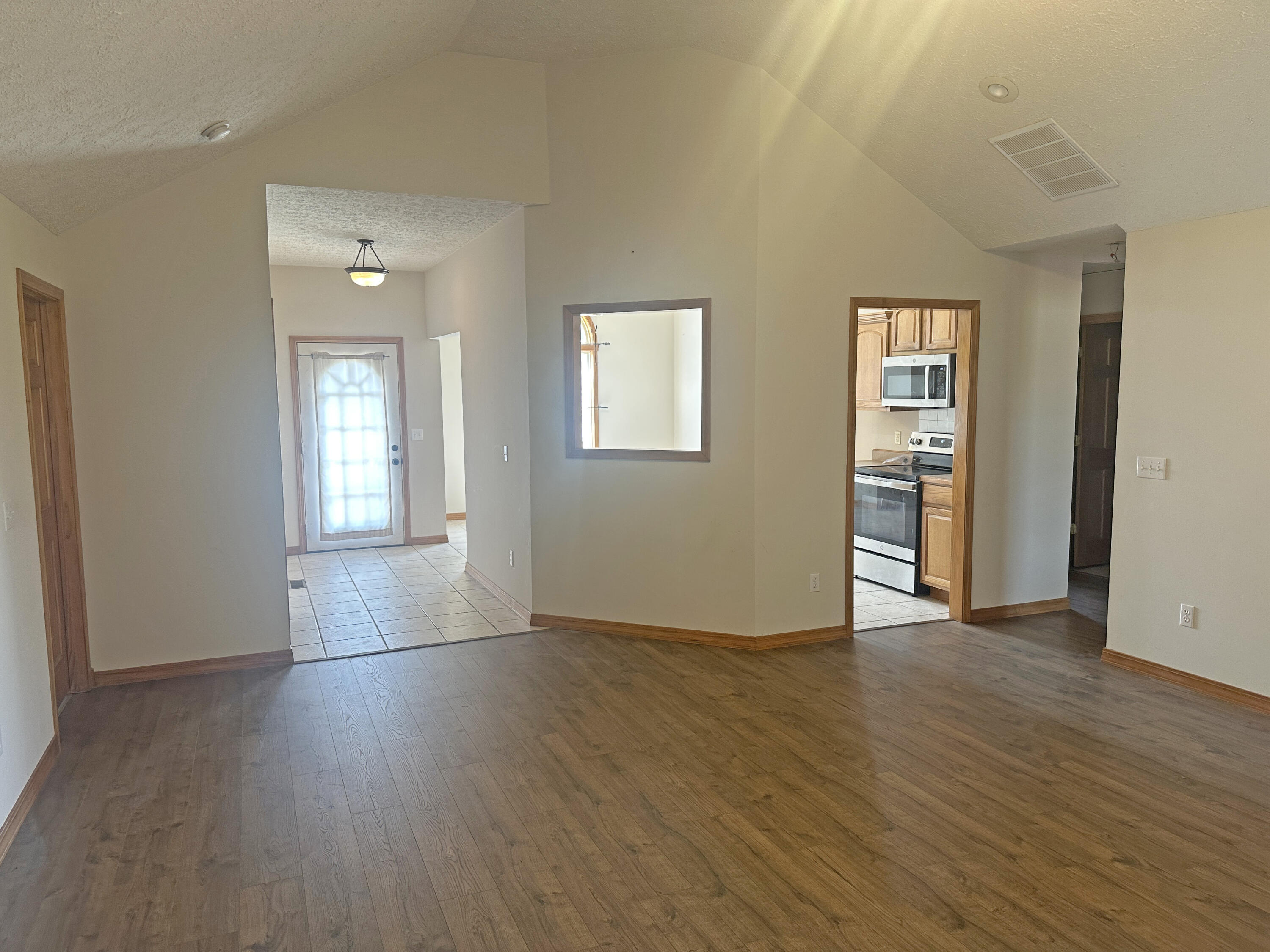 1105 East Eagle Rock Drive Property Photo 6