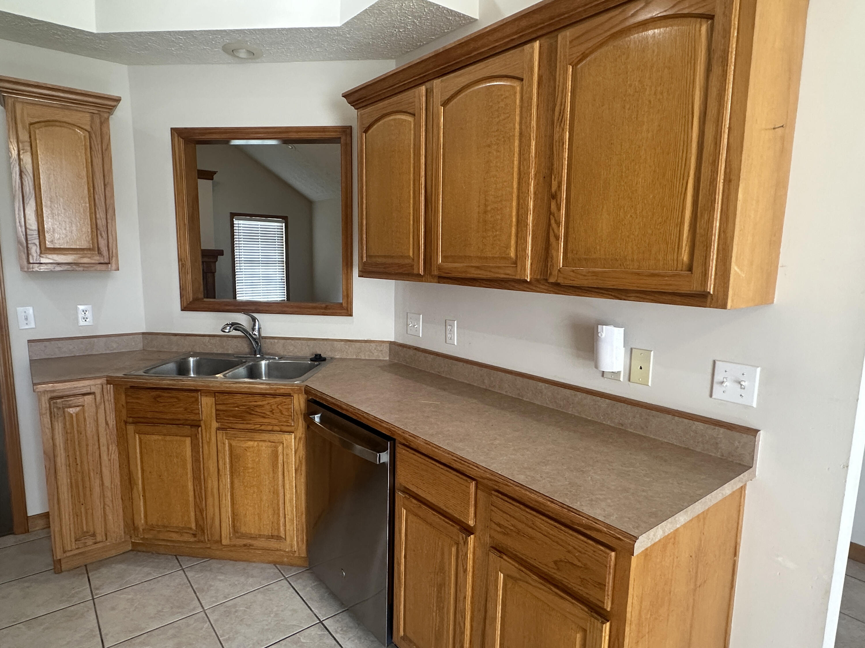 1105 East Eagle Rock Drive Property Photo 10