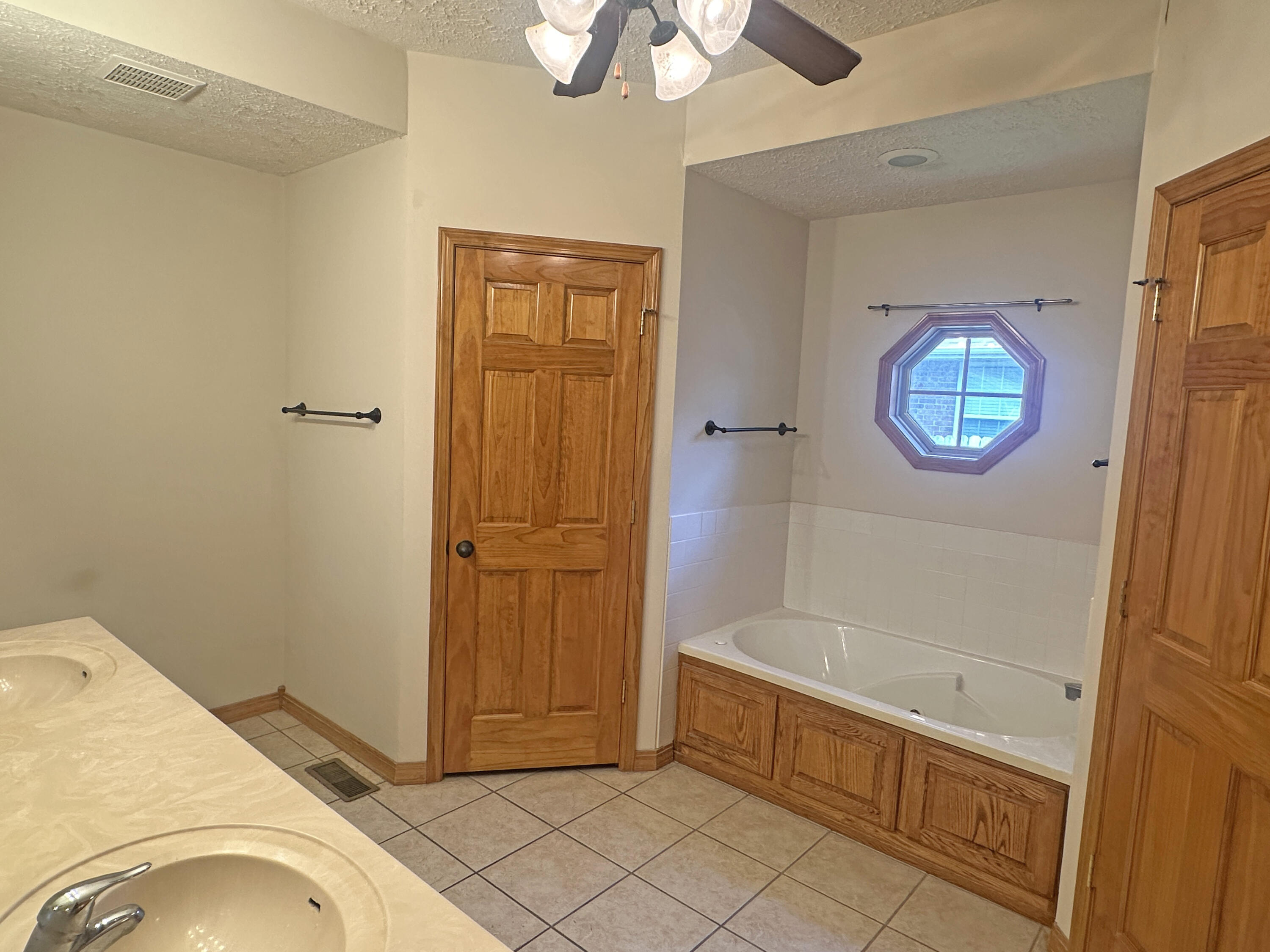 1105 East Eagle Rock Drive Property Photo 13