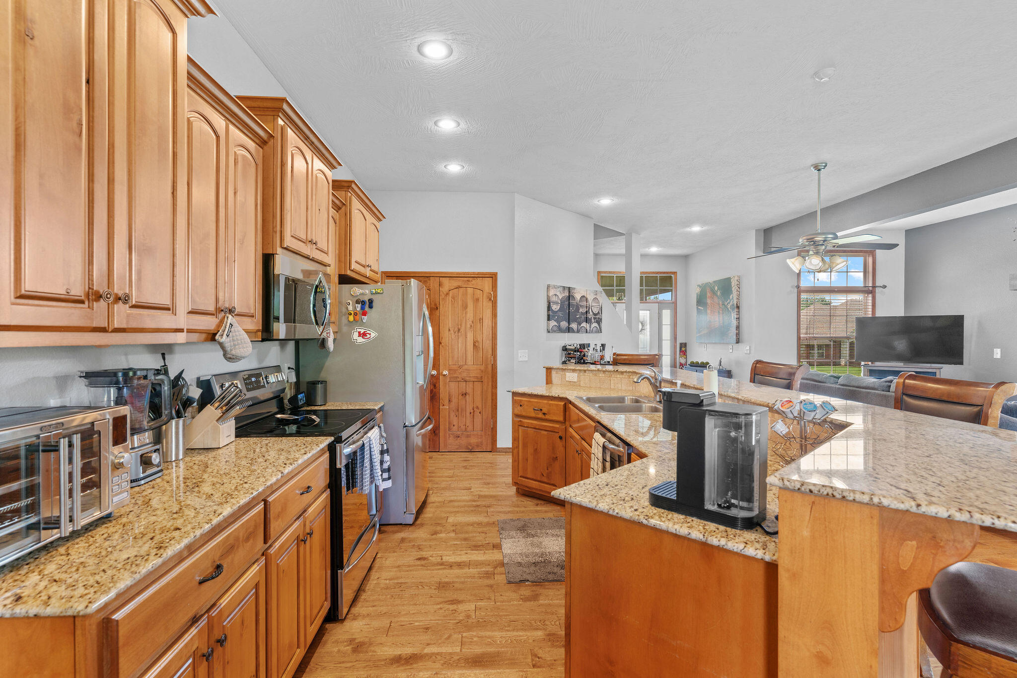 5548 South Pinehurst Avenue Property Photo 16