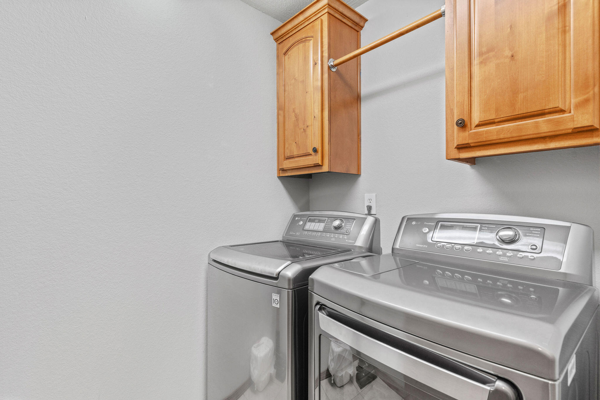 5548 South Pinehurst Avenue Property Photo 17