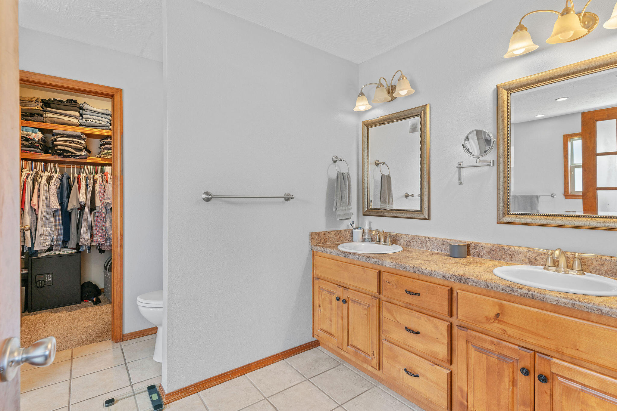 5548 South Pinehurst Avenue Property Photo 20