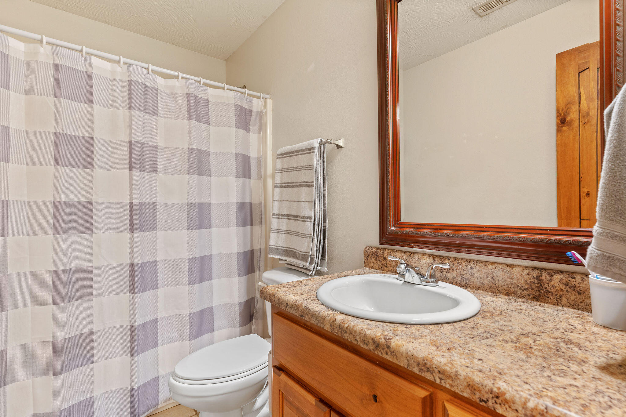 5548 South Pinehurst Avenue Property Photo 27