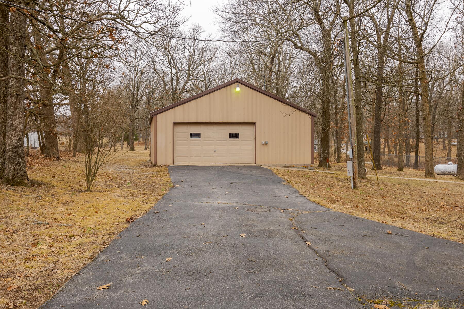 17664 West County Line Road Property Photo 12
