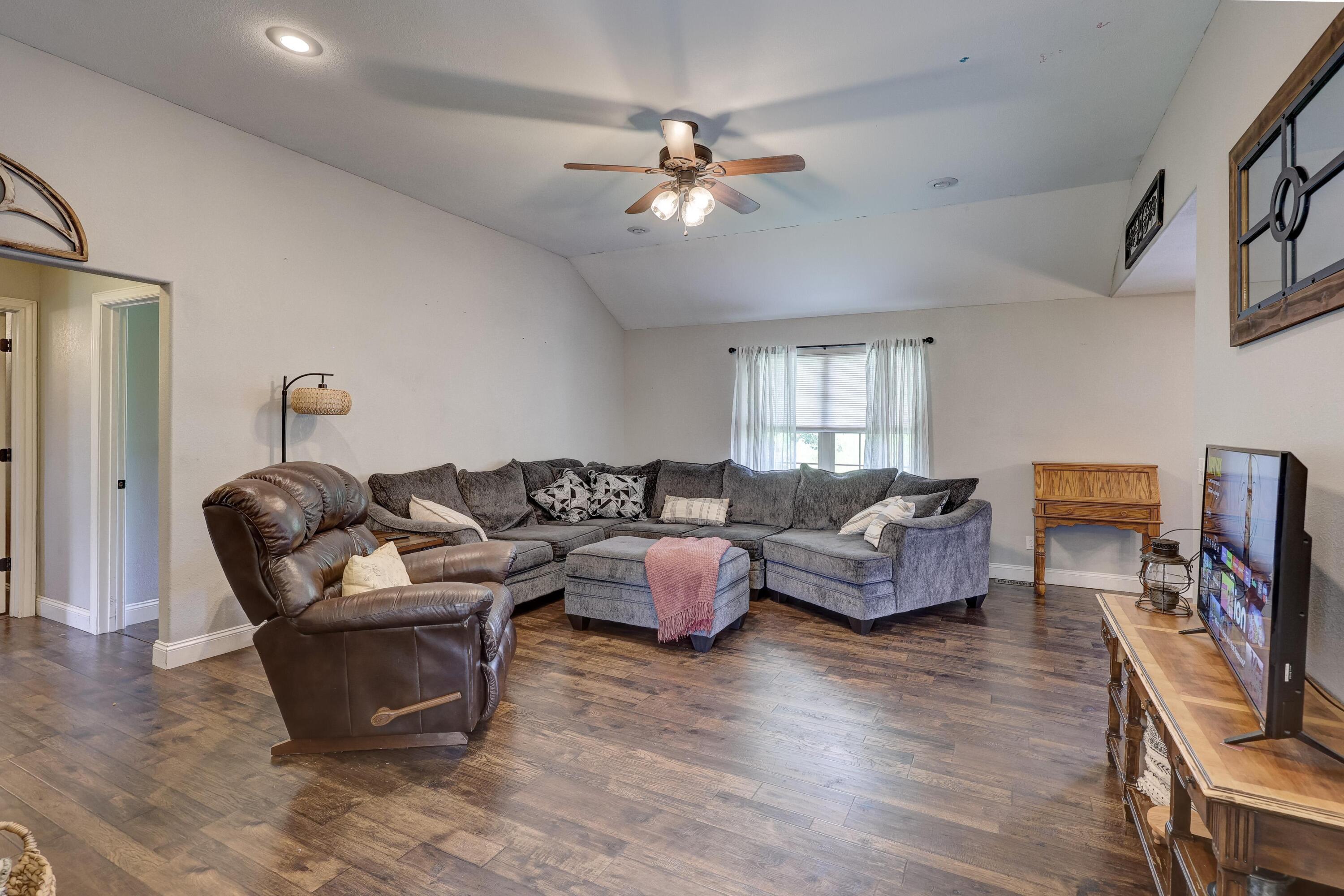 1201 East 42nd Street Property Photo 4