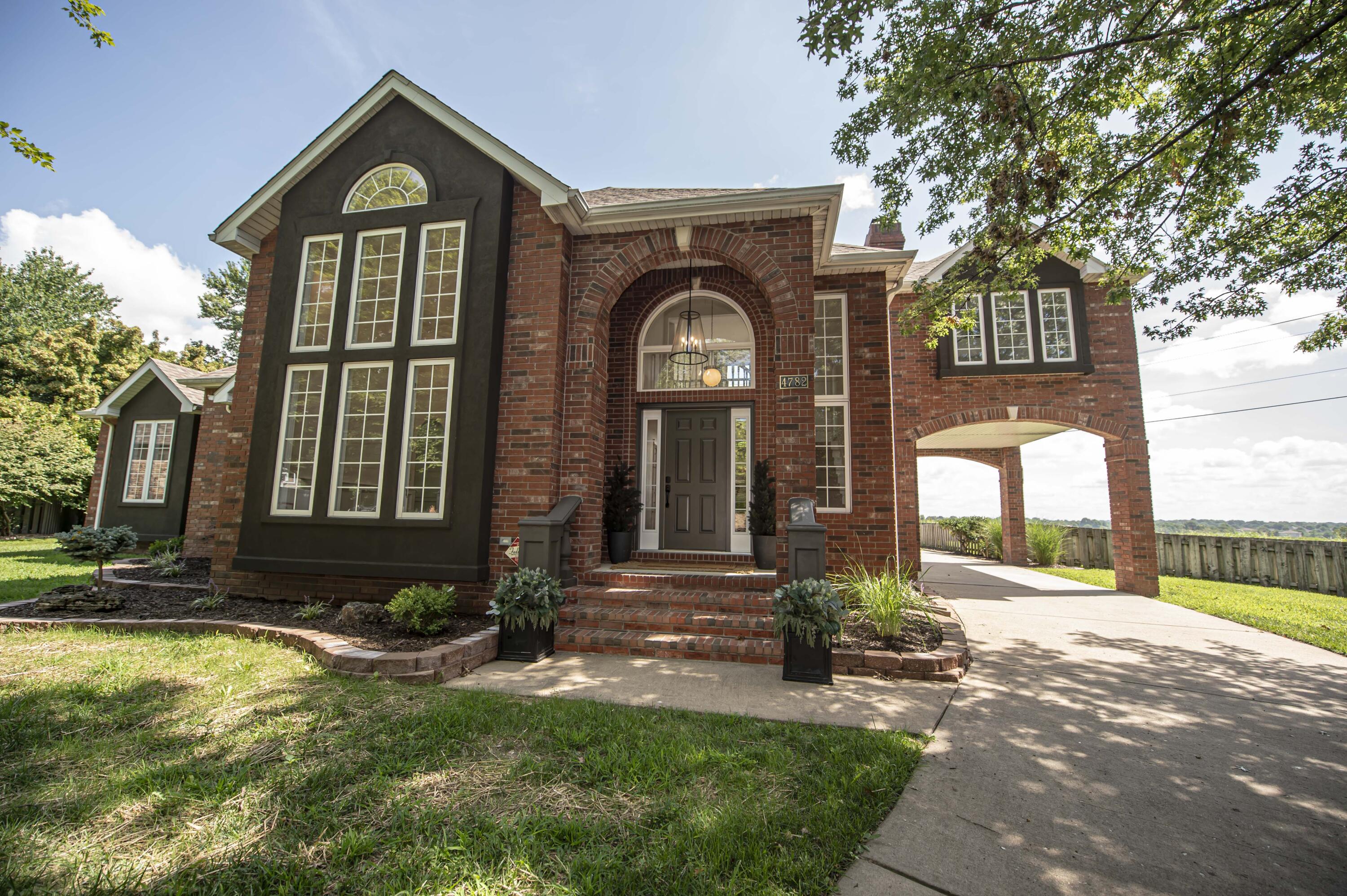 4782 South Turnberry Avenue Property Photo 1