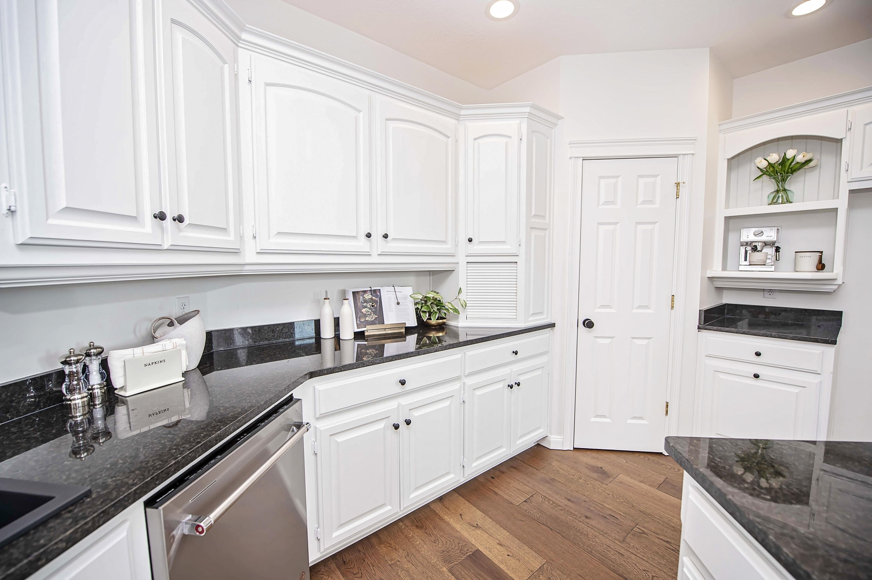 4782 South Turnberry Avenue Property Photo 12