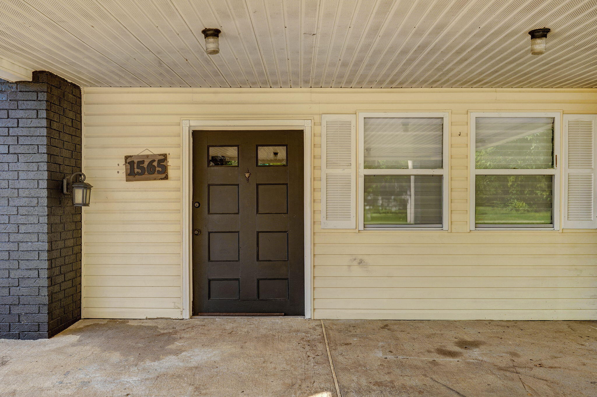 1565 East Briar Street Property Photo 4