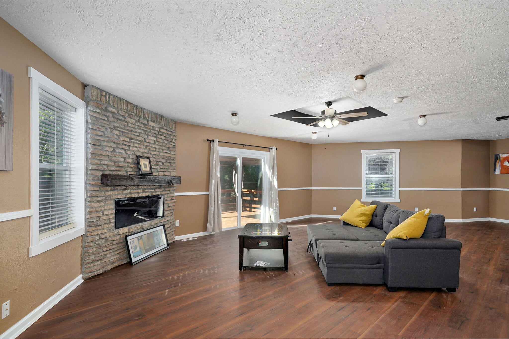 1565 East Briar Street Property Photo 6
