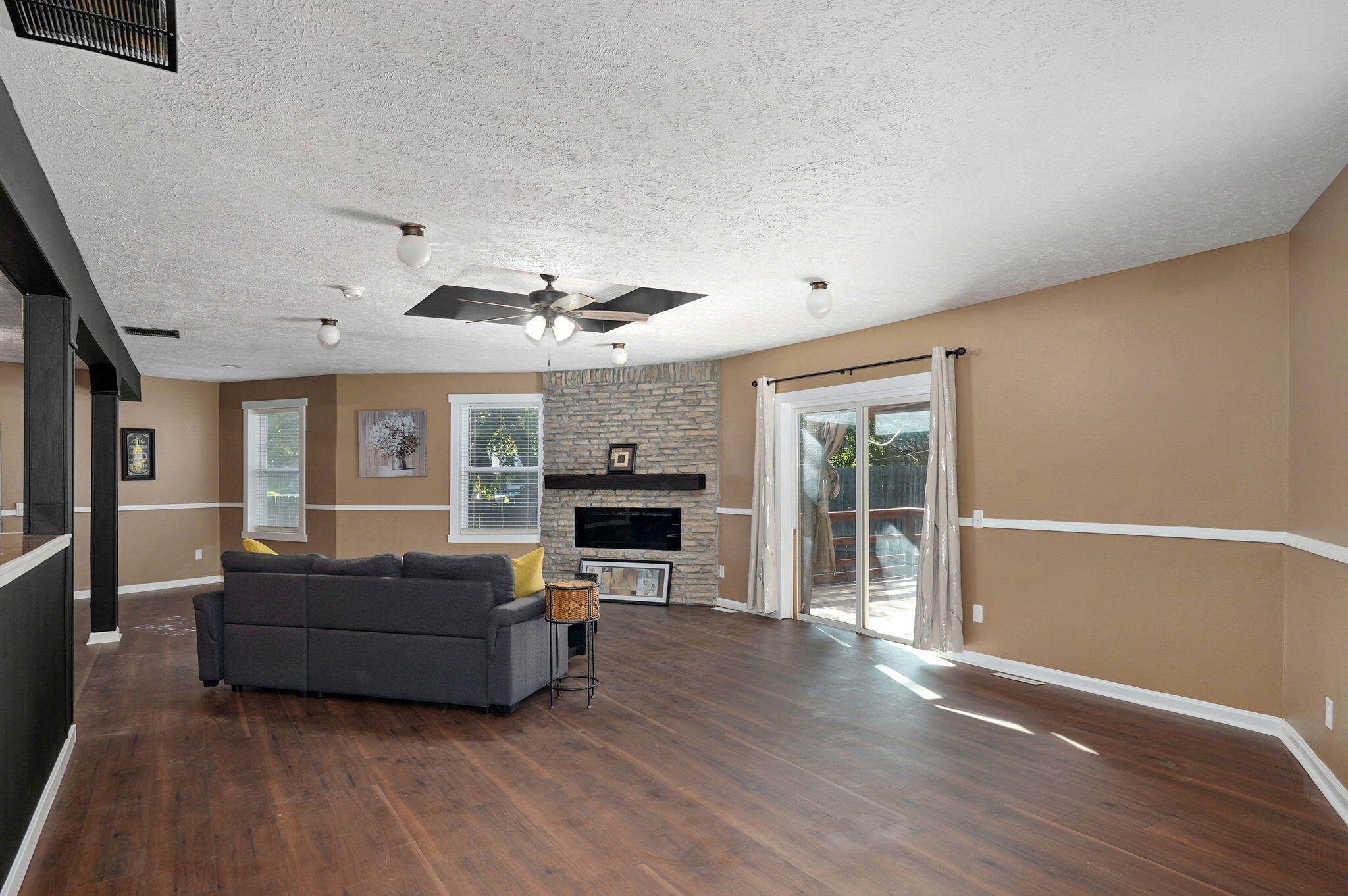 1565 East Briar Street Property Photo 9