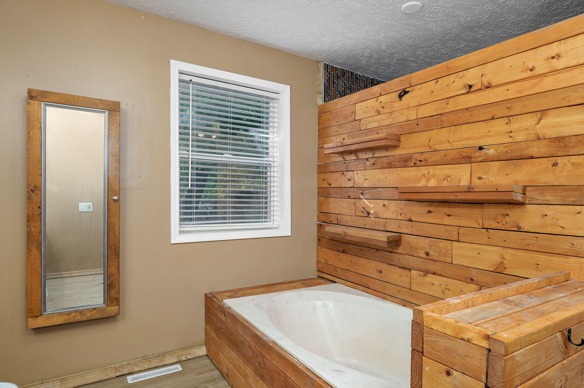 1565 East Briar Street Property Photo 19