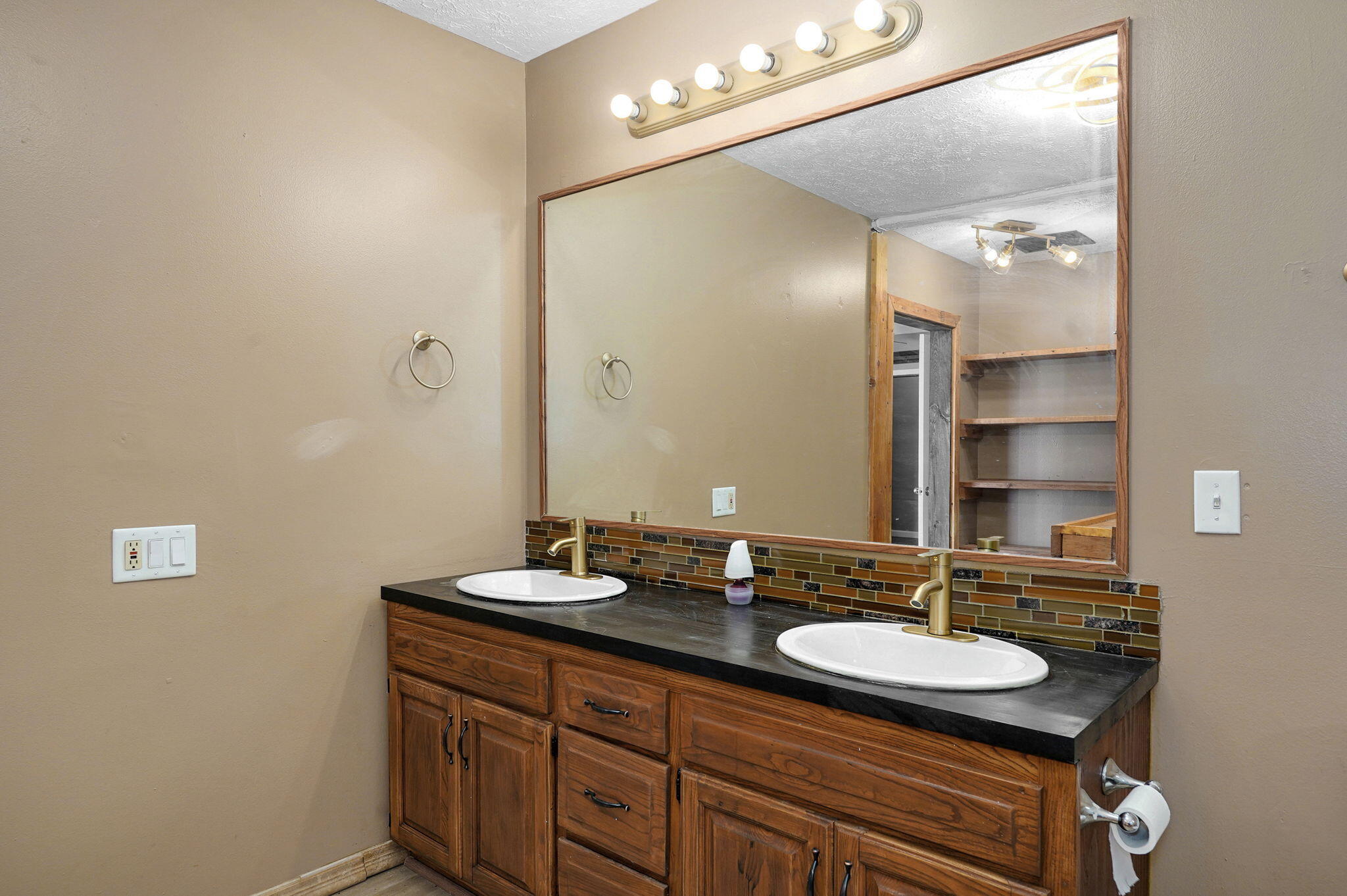 1565 East Briar Street Property Photo 20