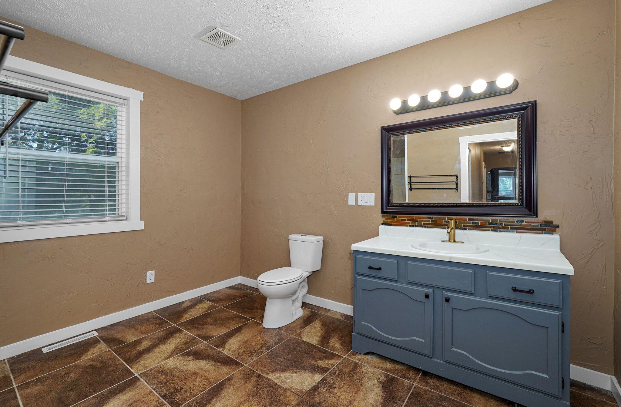 1565 East Briar Street Property Photo 27
