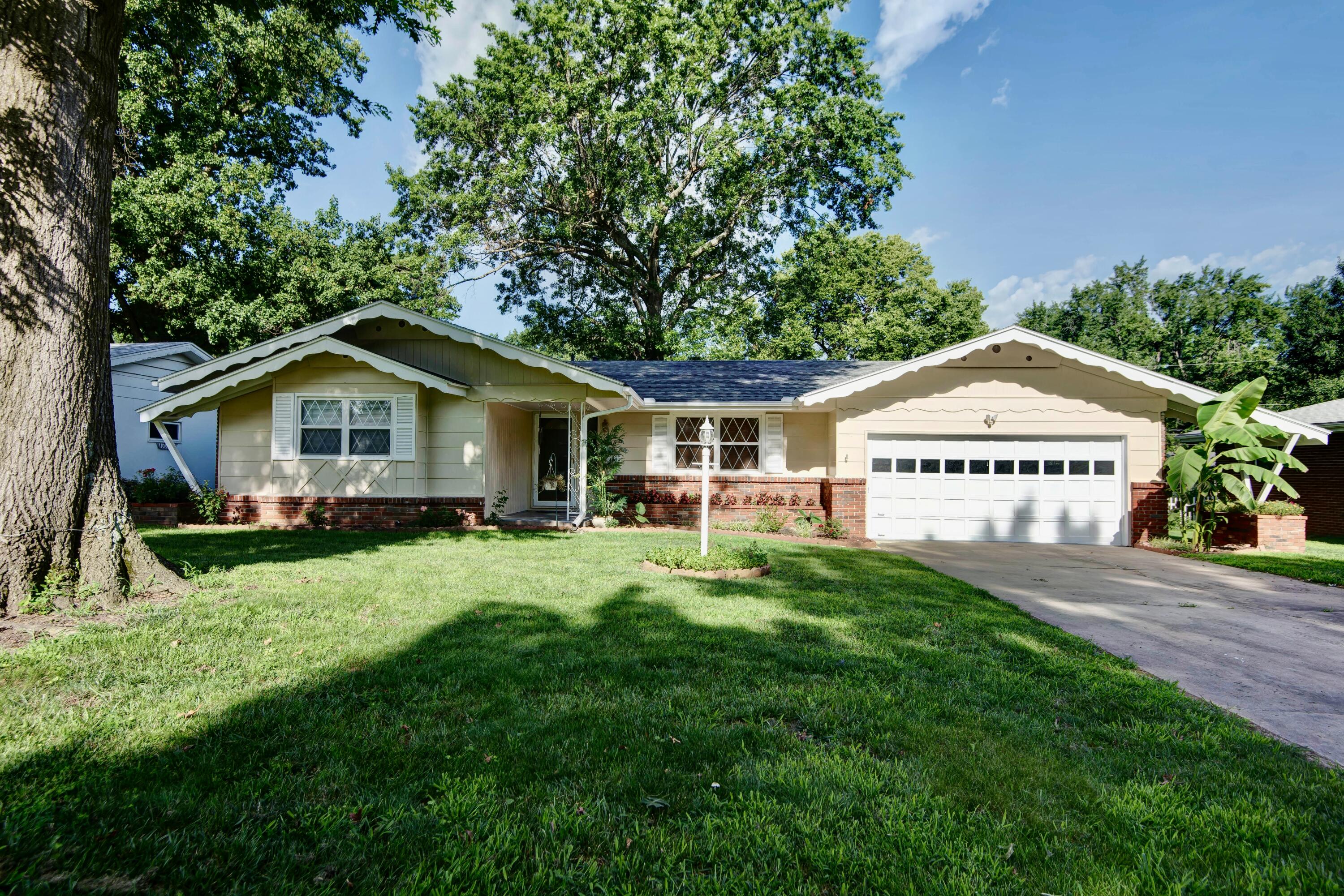 2303 South Barcliff Avenue Property Photo 1