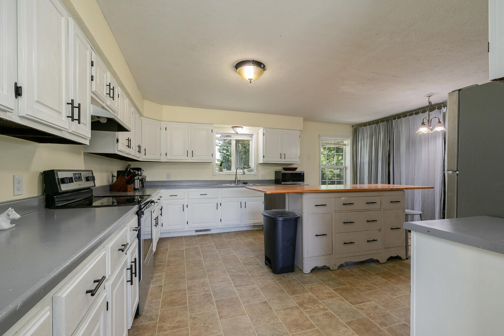 305 Hughes Road Property Photo 10