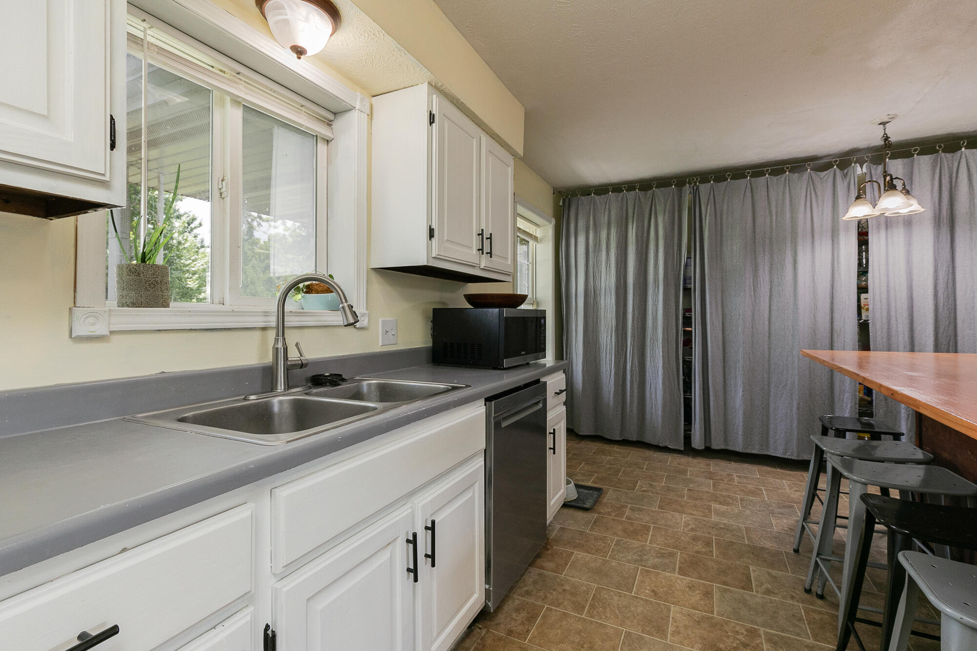 305 Hughes Road Property Photo 11