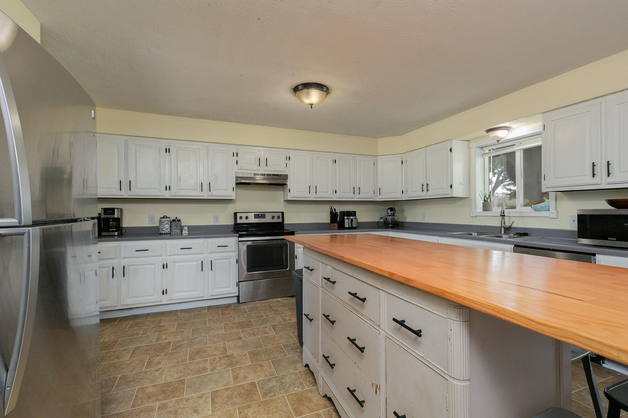 305 Hughes Road Property Photo 13