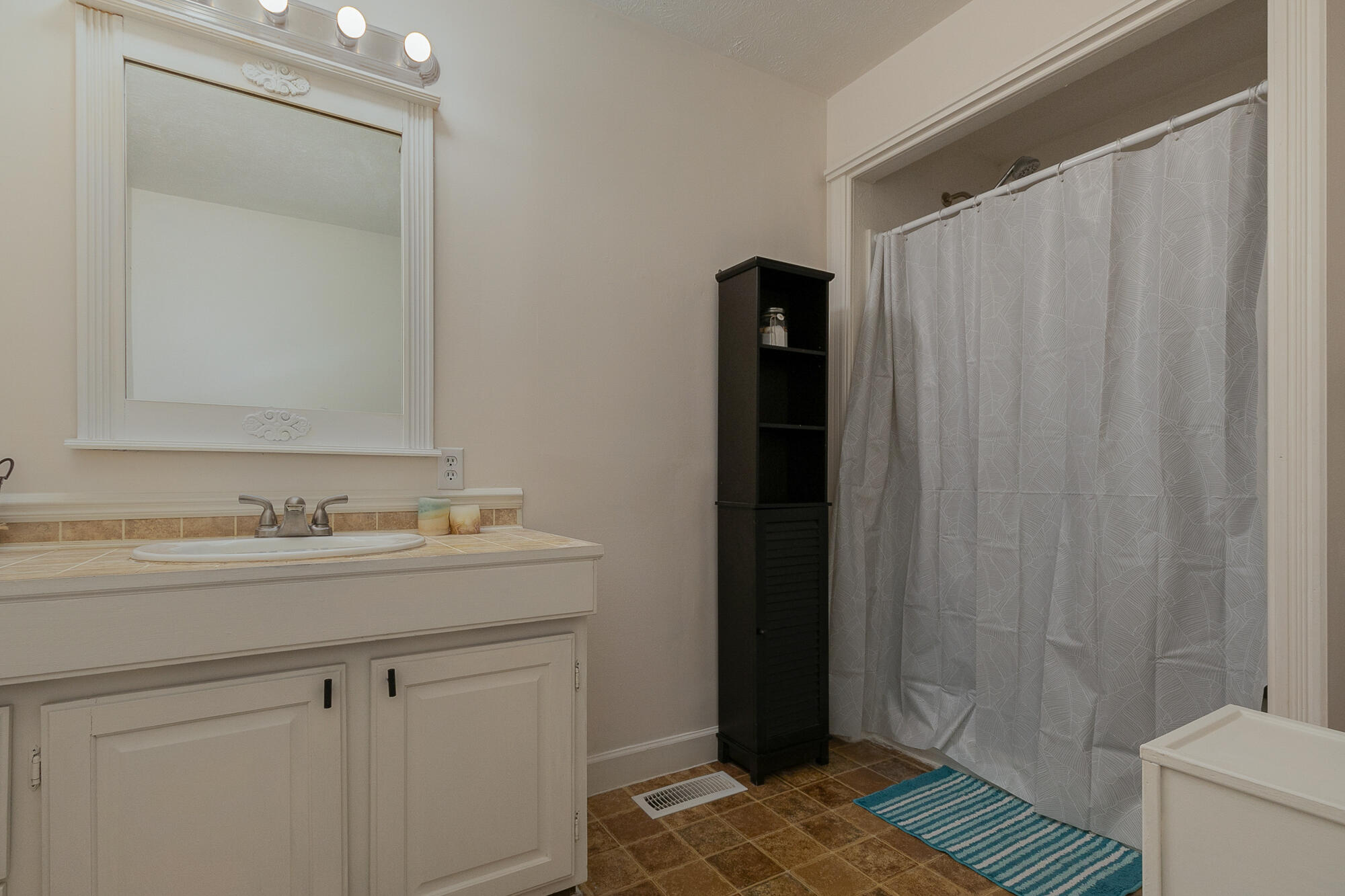 305 Hughes Road Property Photo 19