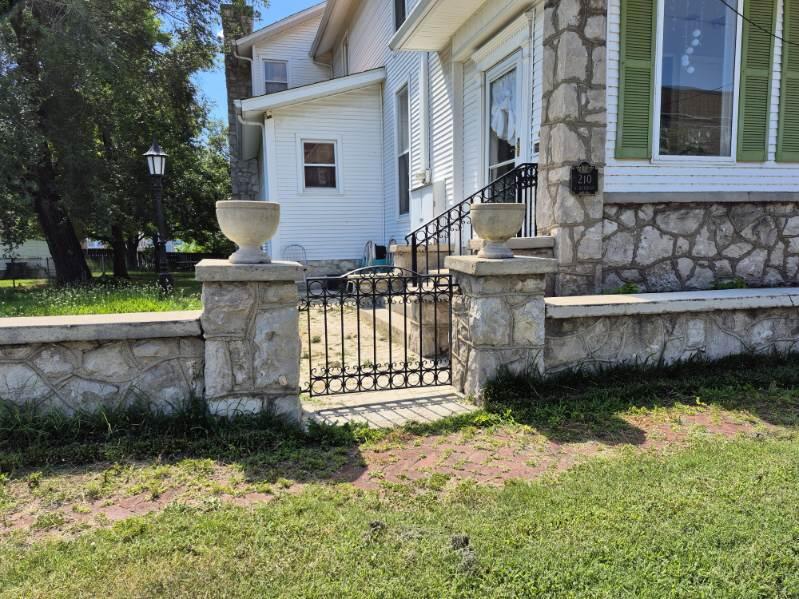 210 North Jefferson Street Property Photo 1