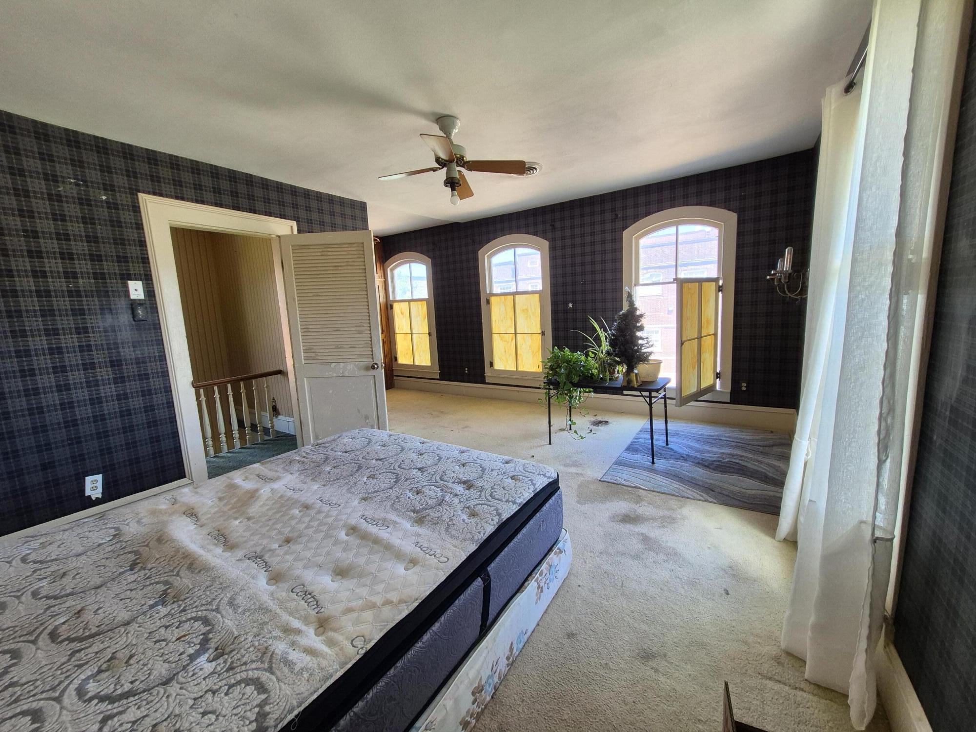 210 North Jefferson Street Property Photo 5