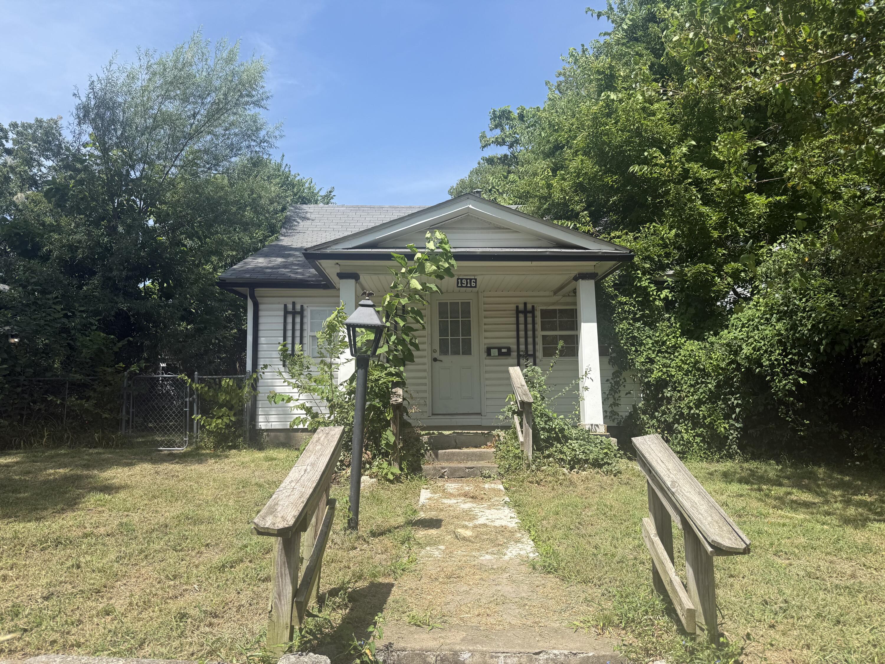 1916 Murphy Avenue Property Photo 1