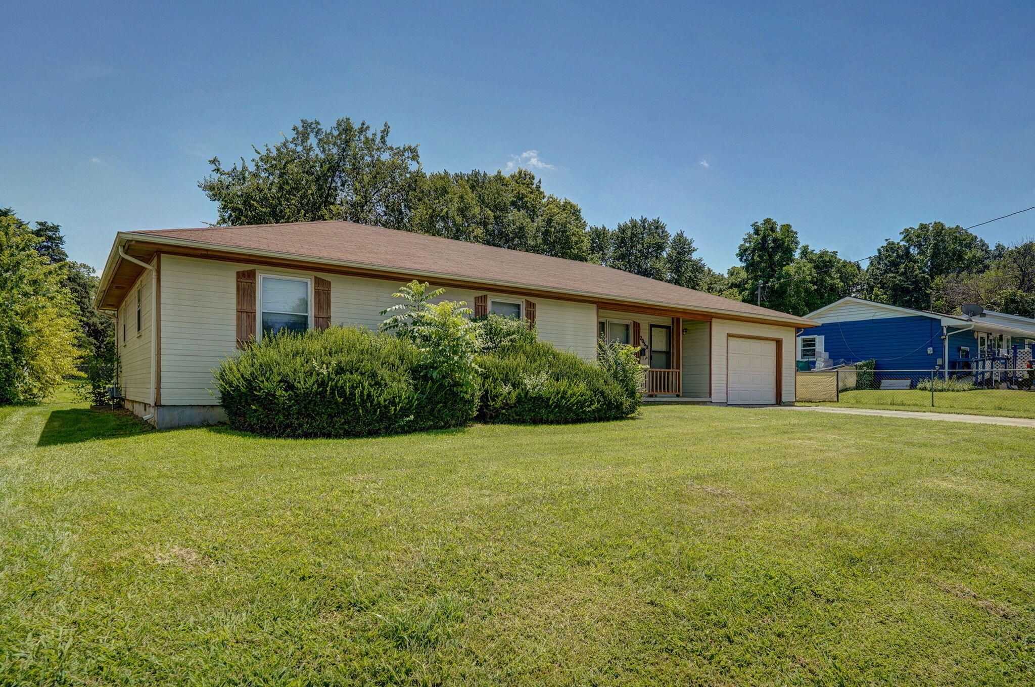 2060 North Marion Avenue Property Photo 3