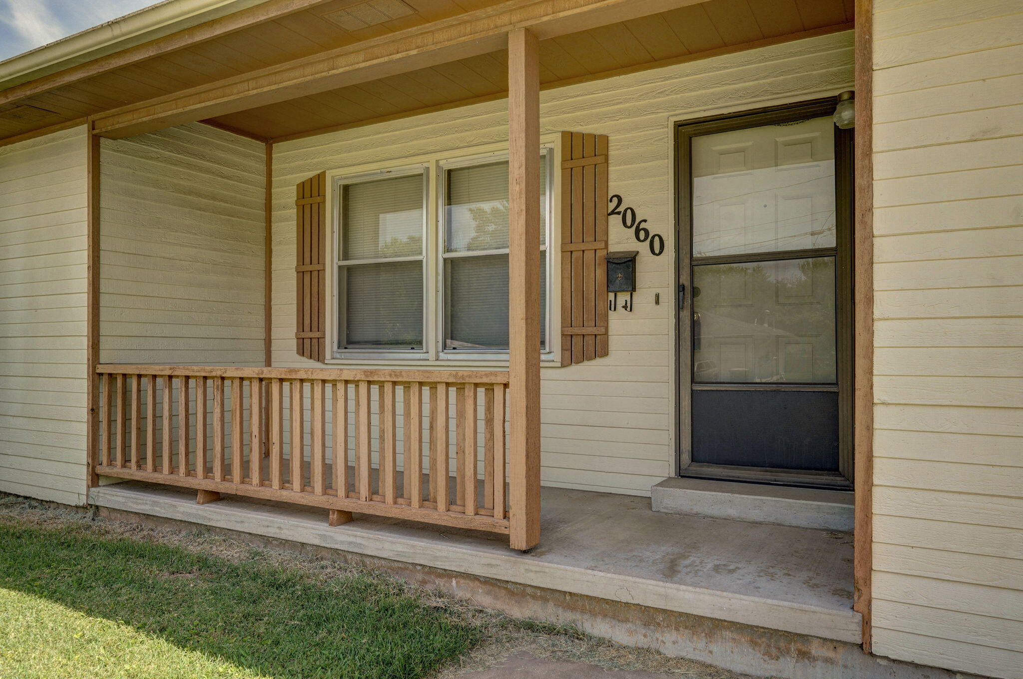 2060 North Marion Avenue Property Photo 4