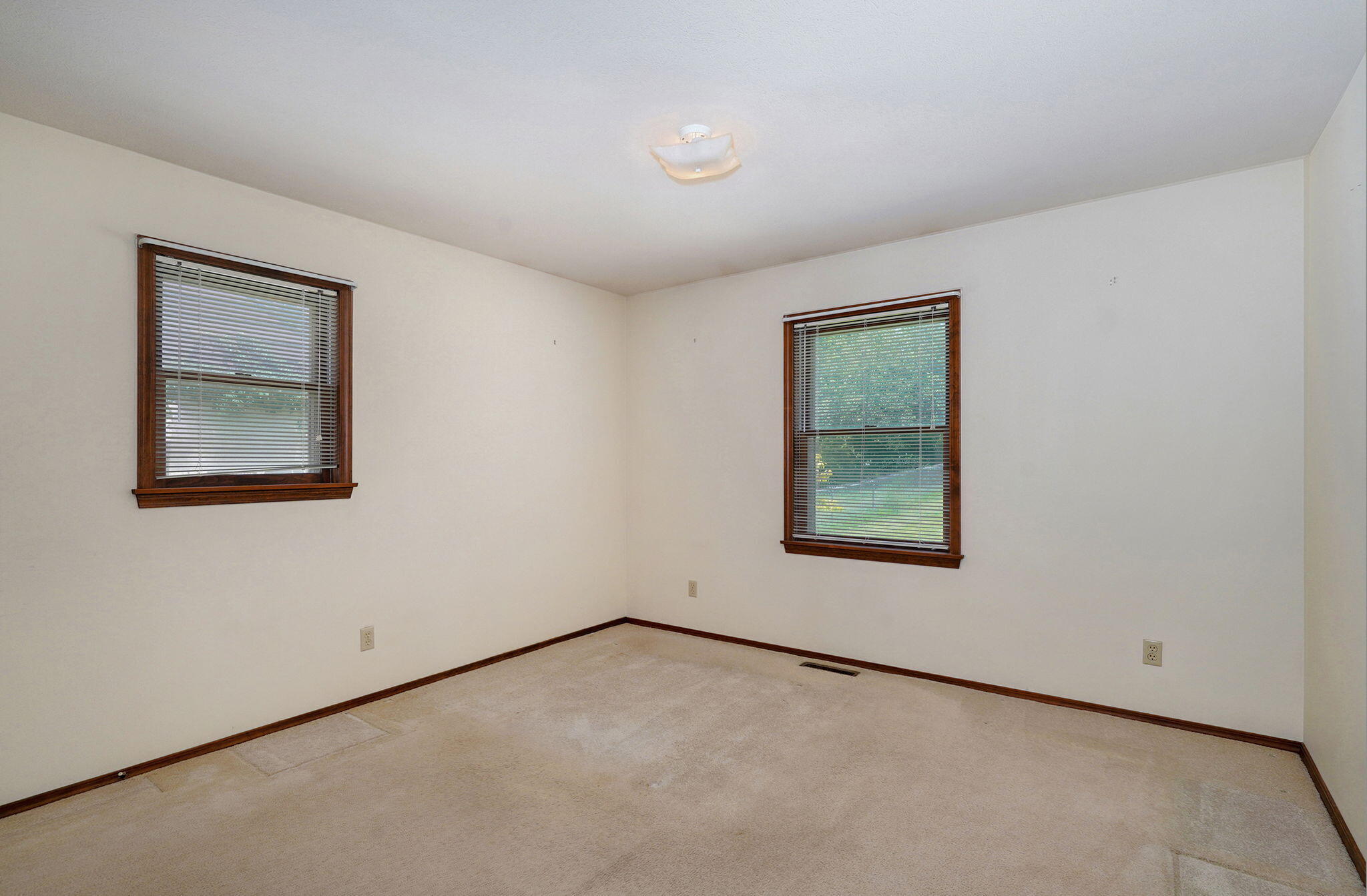 2060 North Marion Avenue Property Photo 15